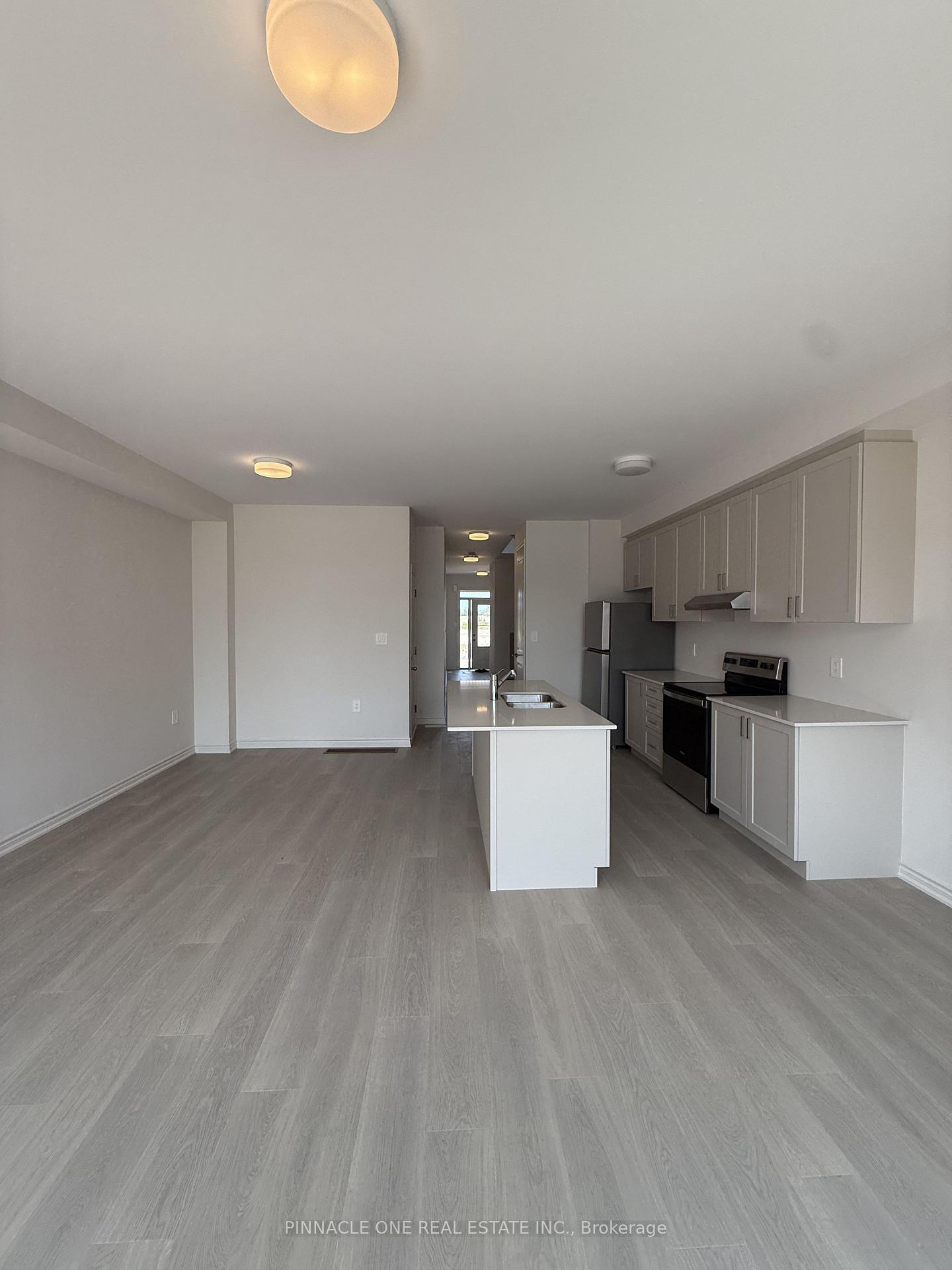 Photo 8 of 214 Stinson Crescent, Clarington, Courtice — HOMEH