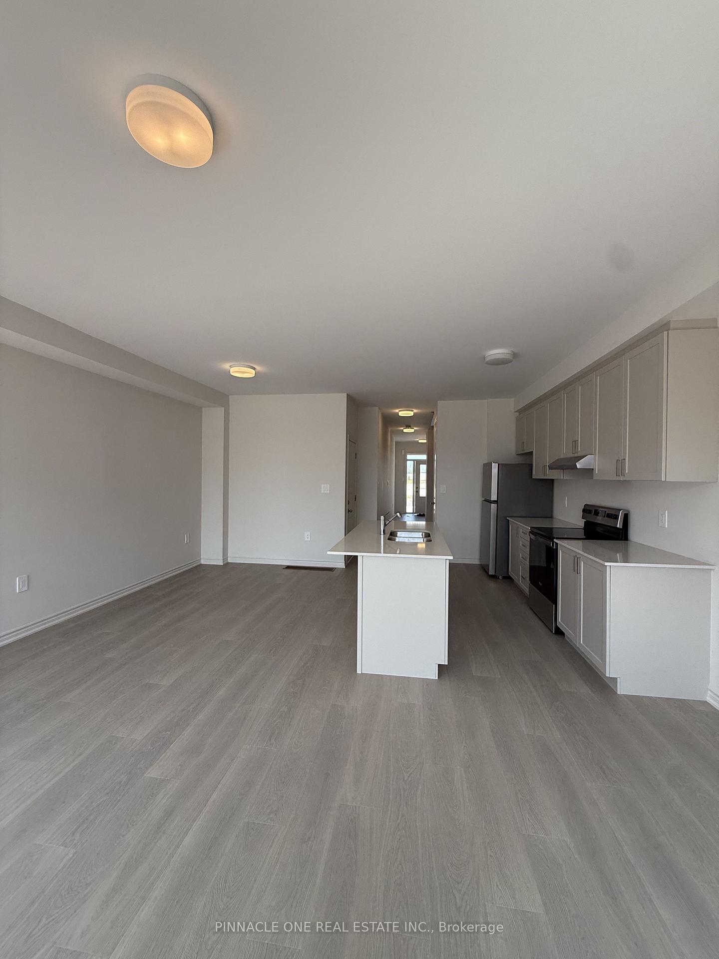 Photo 10 of 214 Stinson Crescent, Clarington, Courtice — HOMEH