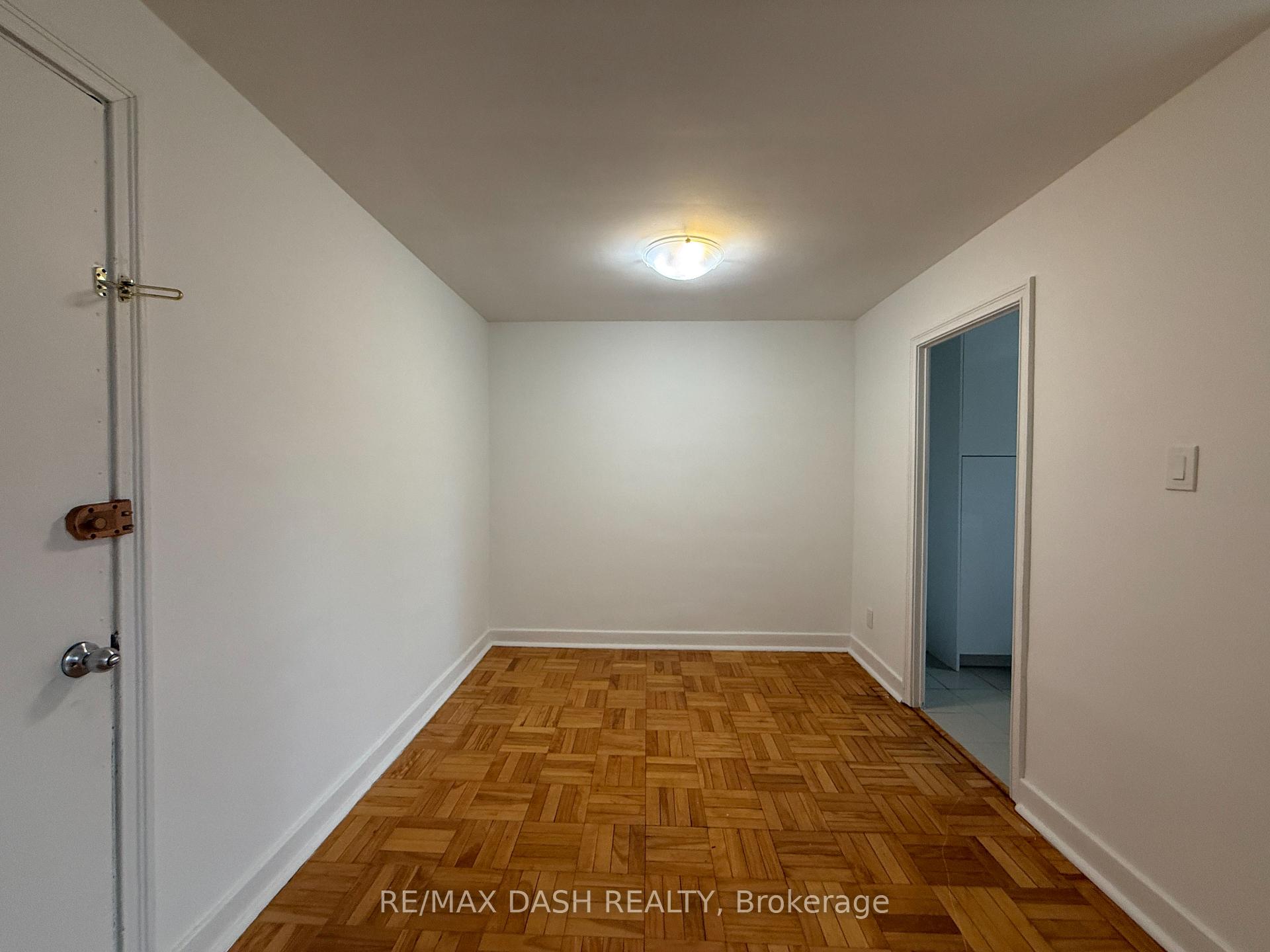 Photo 5 of Unit 10, 69 Old Mill Terrace, Etobicoke, Stonegate-Queensway — HOMEH