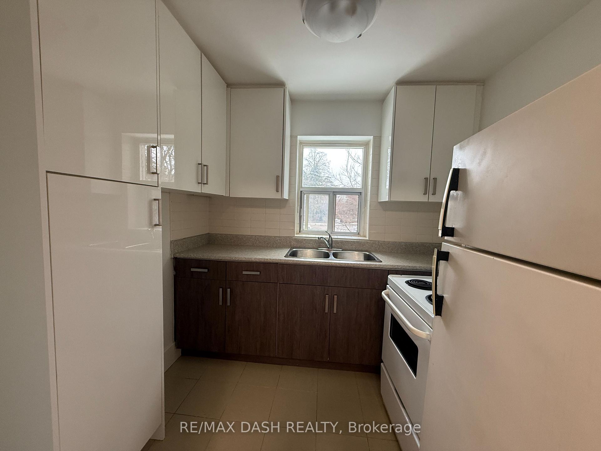 Photo 9 of Unit 10, 69 Old Mill Terrace, Etobicoke, Stonegate-Queensway — HOMEH