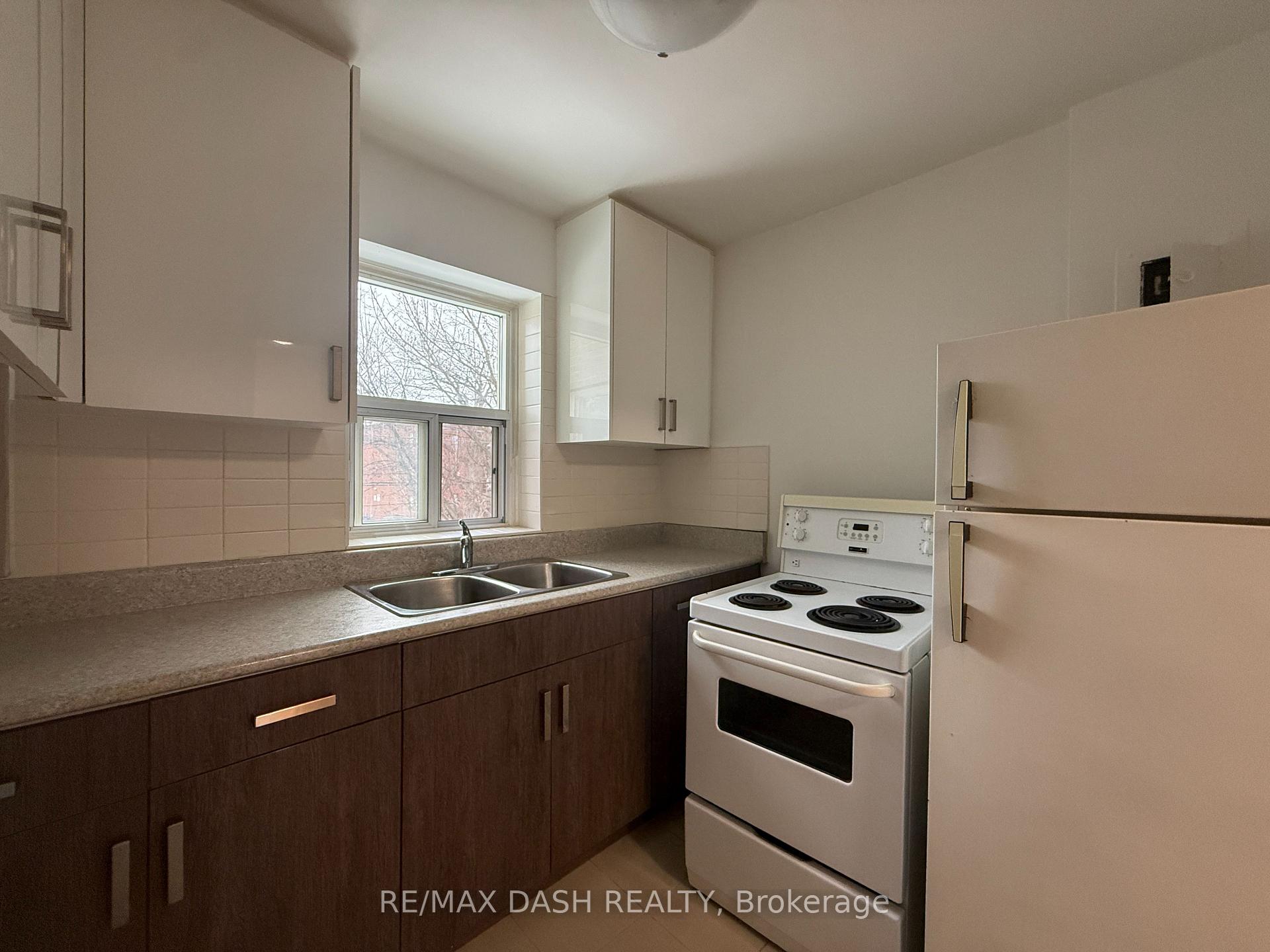 Photo 11 of Unit 10, 69 Old Mill Terrace, Etobicoke, Stonegate-Queensway — HOMEH