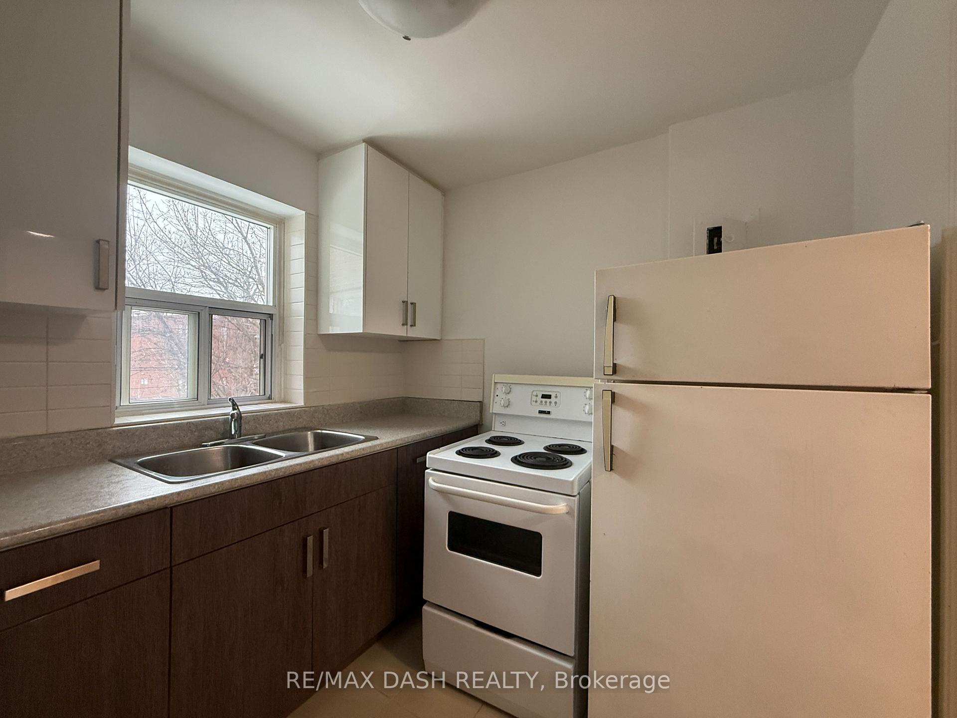 Photo 12 of Unit 10, 69 Old Mill Terrace, Etobicoke, Stonegate-Queensway — HOMEH
