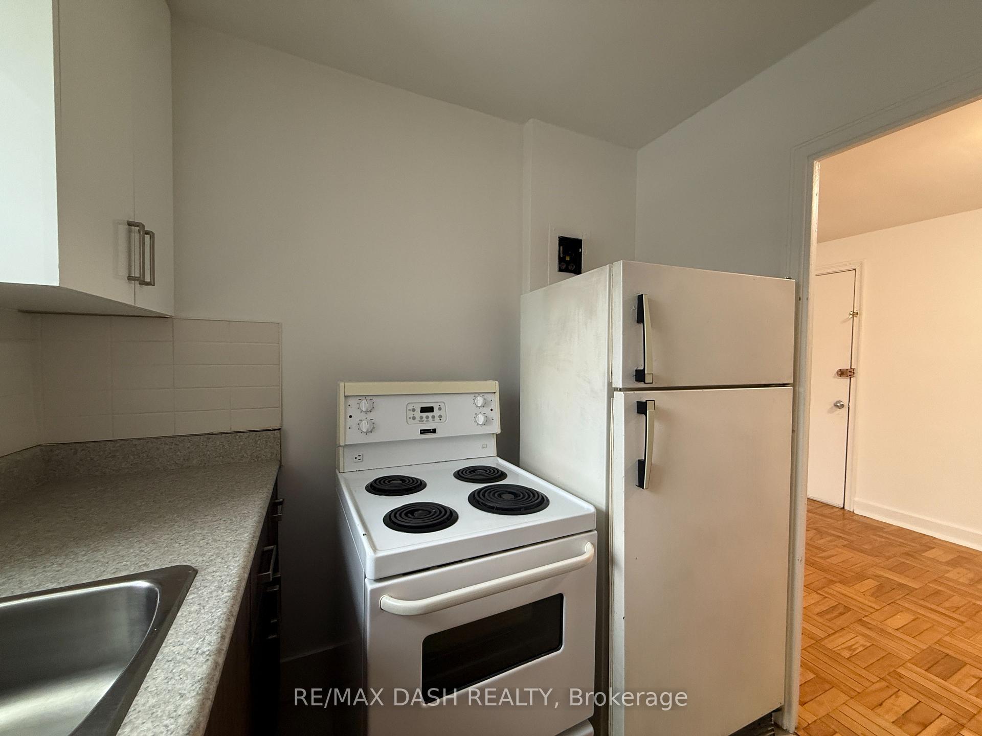 Photo 13 of Unit 10, 69 Old Mill Terrace, Etobicoke, Stonegate-Queensway — HOMEH