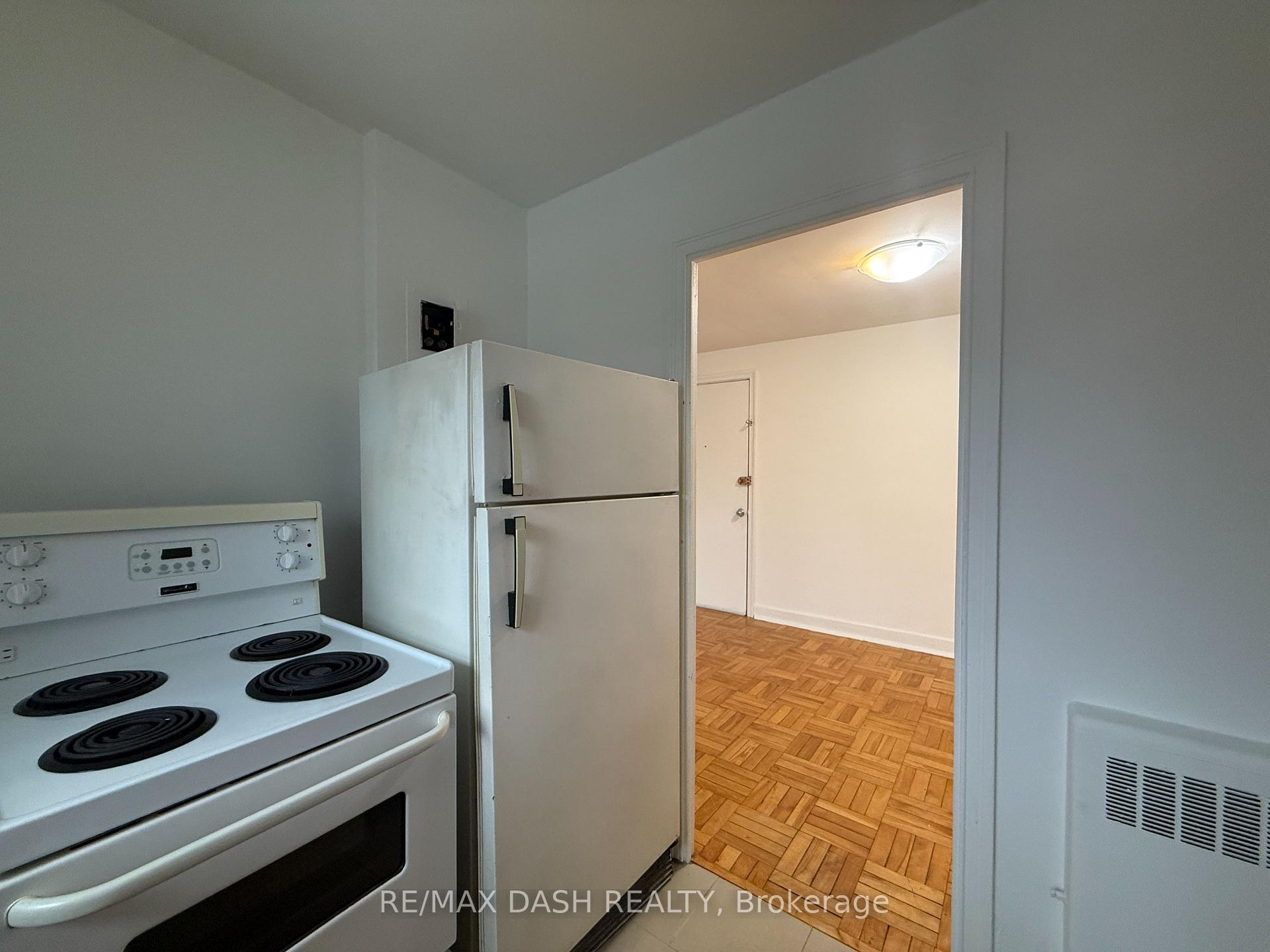 Photo 14 of Unit 10, 69 Old Mill Terrace, Etobicoke, Stonegate-Queensway — HOMEH