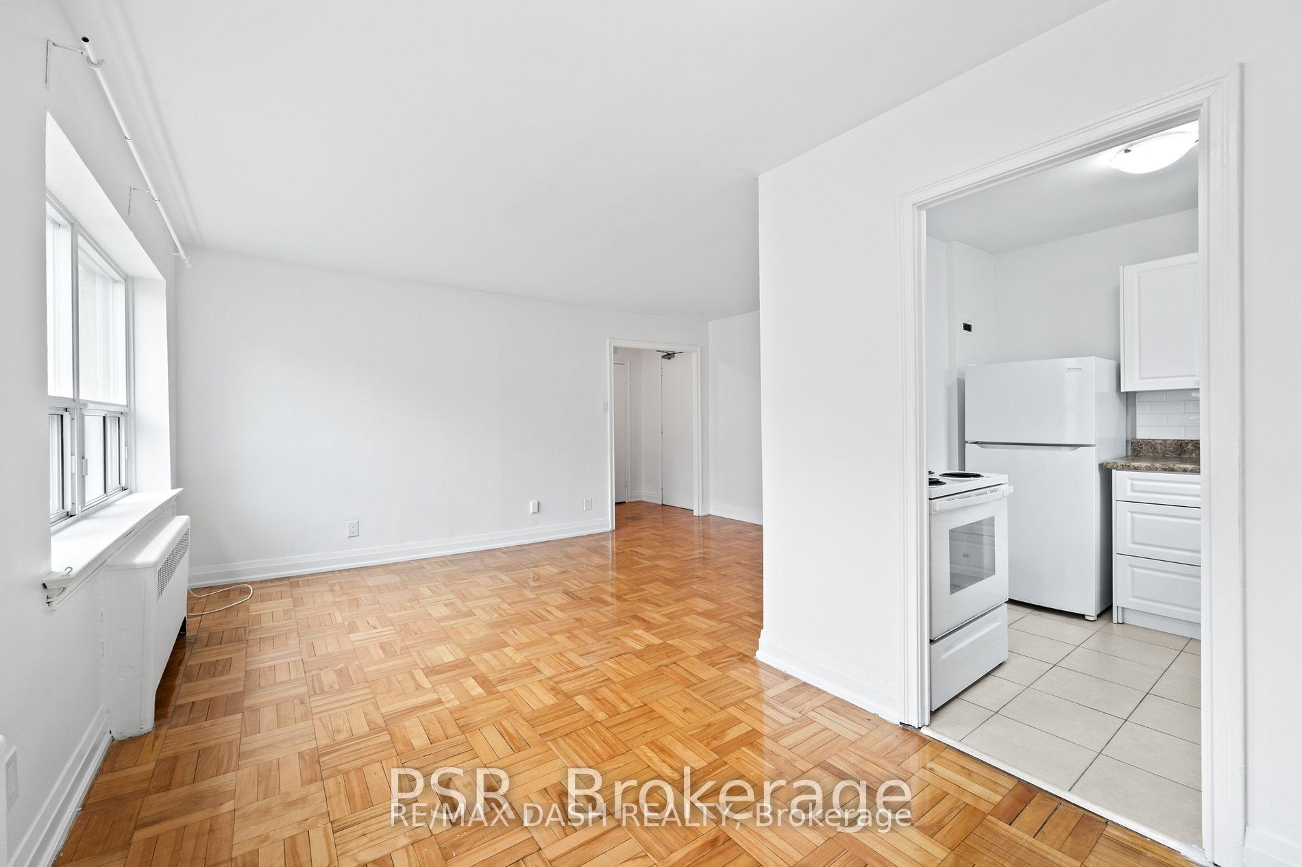 Photo 10 of Unit 18, 69 Old Mill Terrace, Etobicoke, Stonegate-Queensway — HOMEH