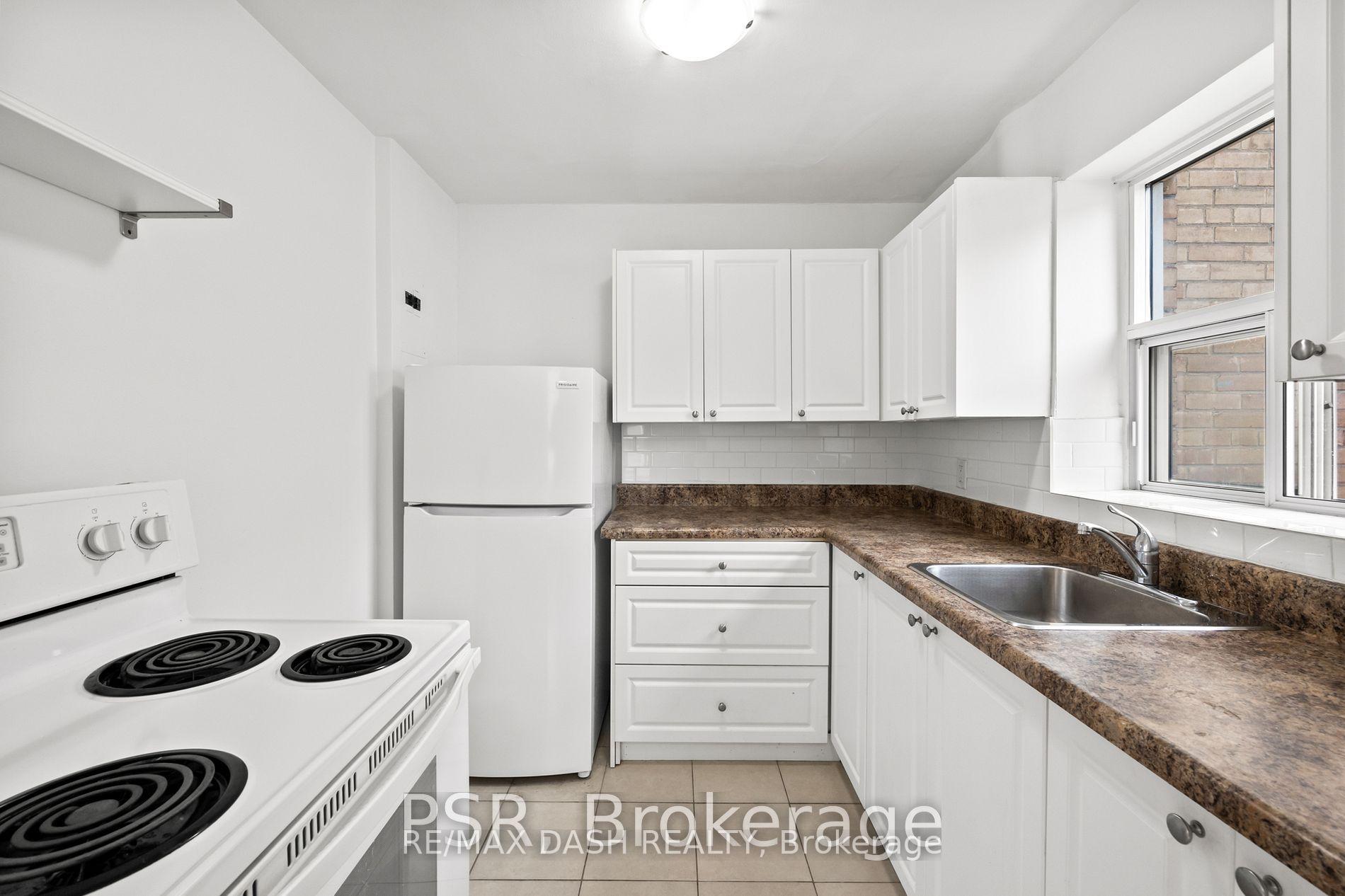 Photo 12 of Unit 18, 69 Old Mill Terrace, Etobicoke, Stonegate-Queensway — HOMEH