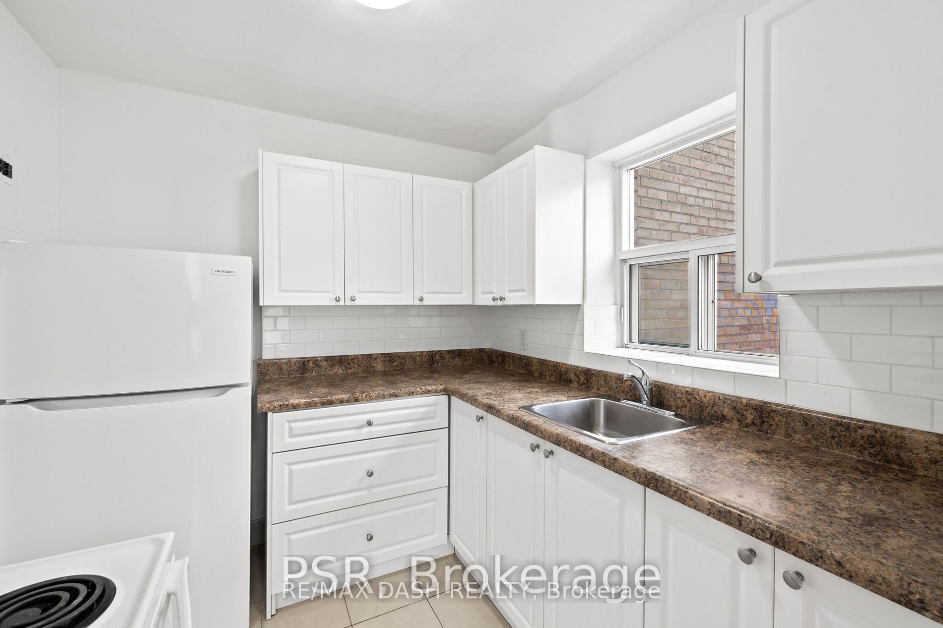 Photo 13 of Unit 18, 69 Old Mill Terrace, Etobicoke, Stonegate-Queensway — HOMEH