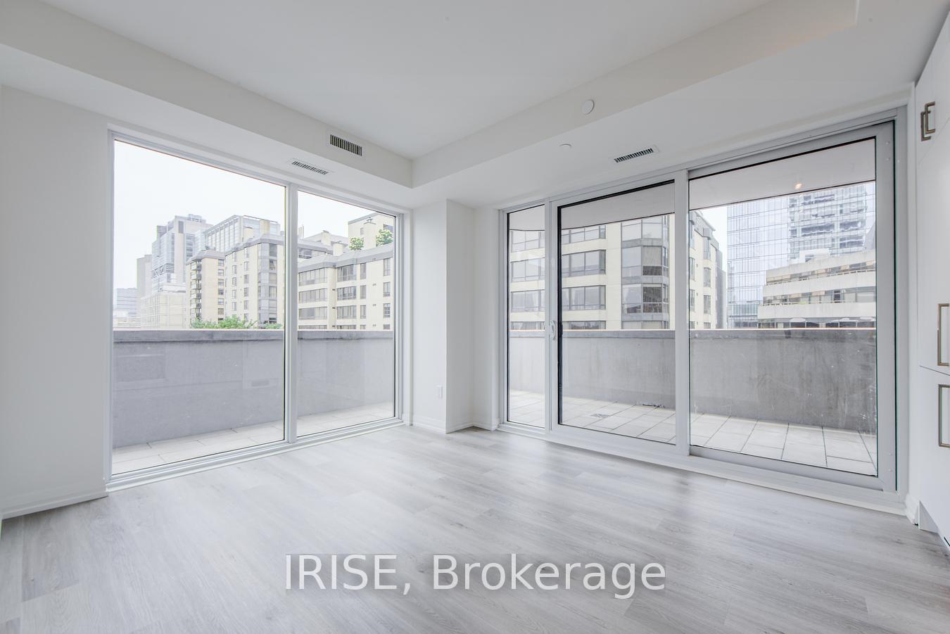 Front of Unit 502, 280 Dundas Street W