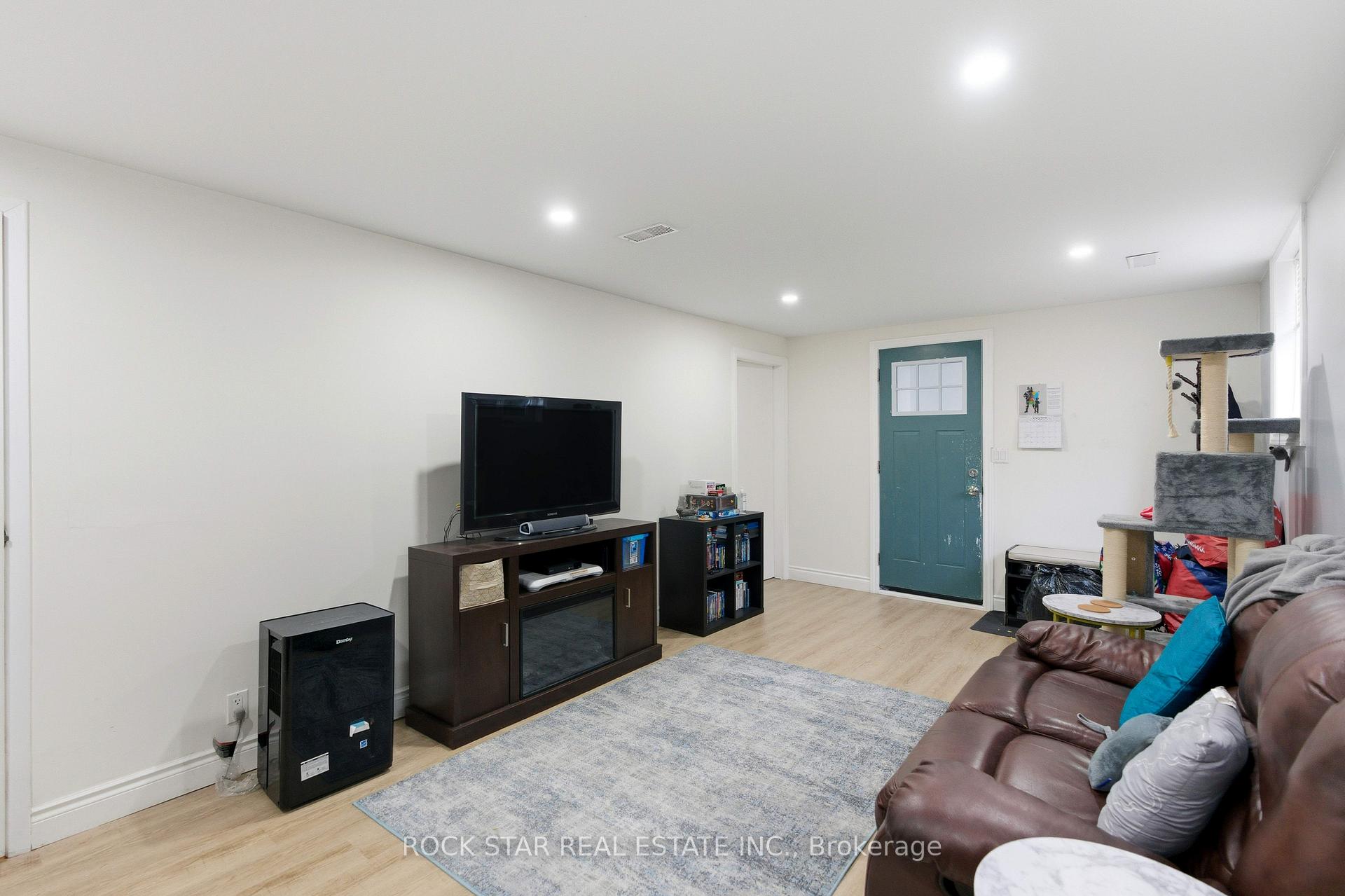 Photo 6 of Unit Bsmt, 111 Britten Close, Hamilton, Rolston — HOMEH