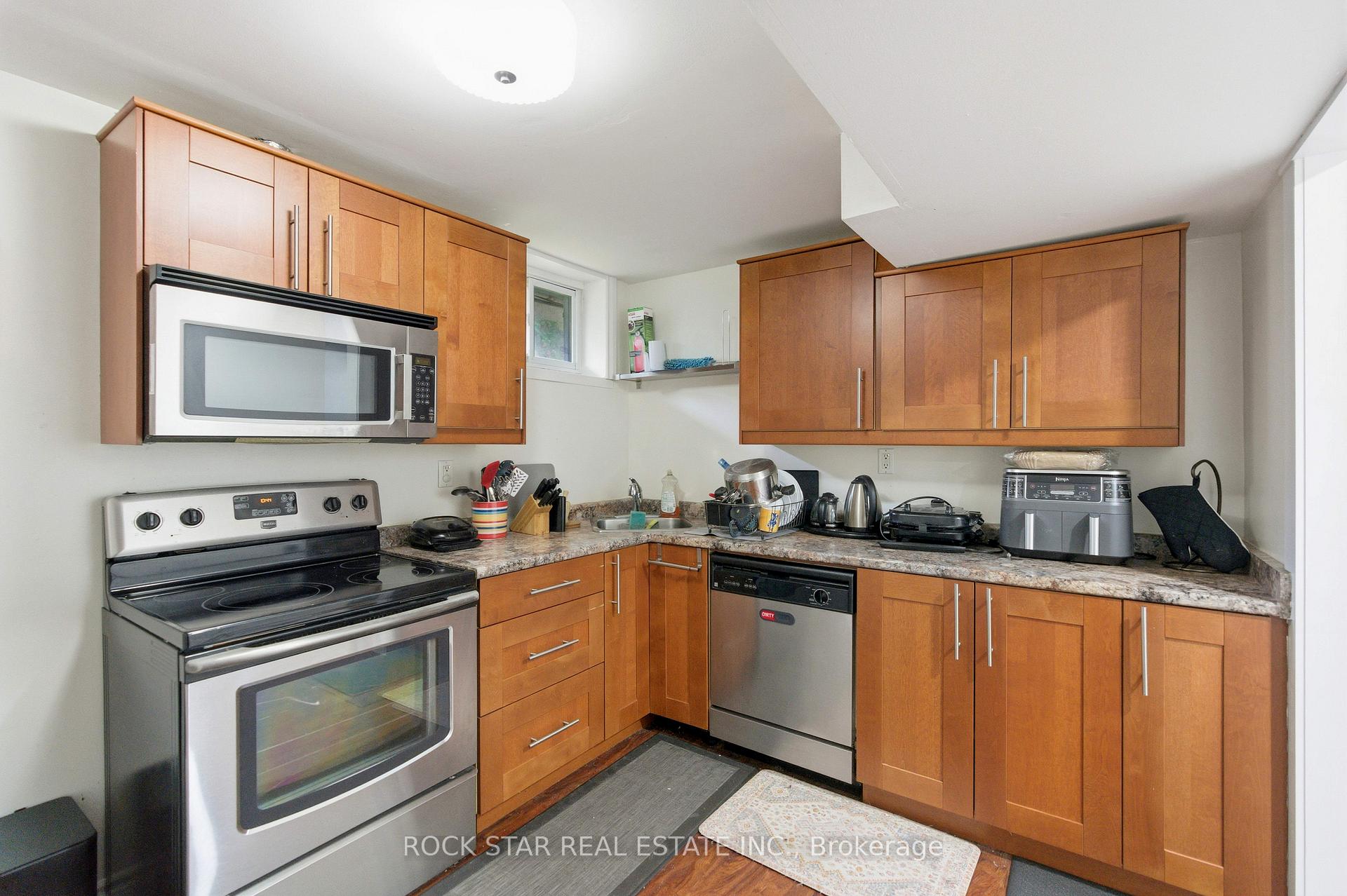 Photo 8 of Unit Bsmt, 111 Britten Close, Hamilton, Rolston — HOMEH