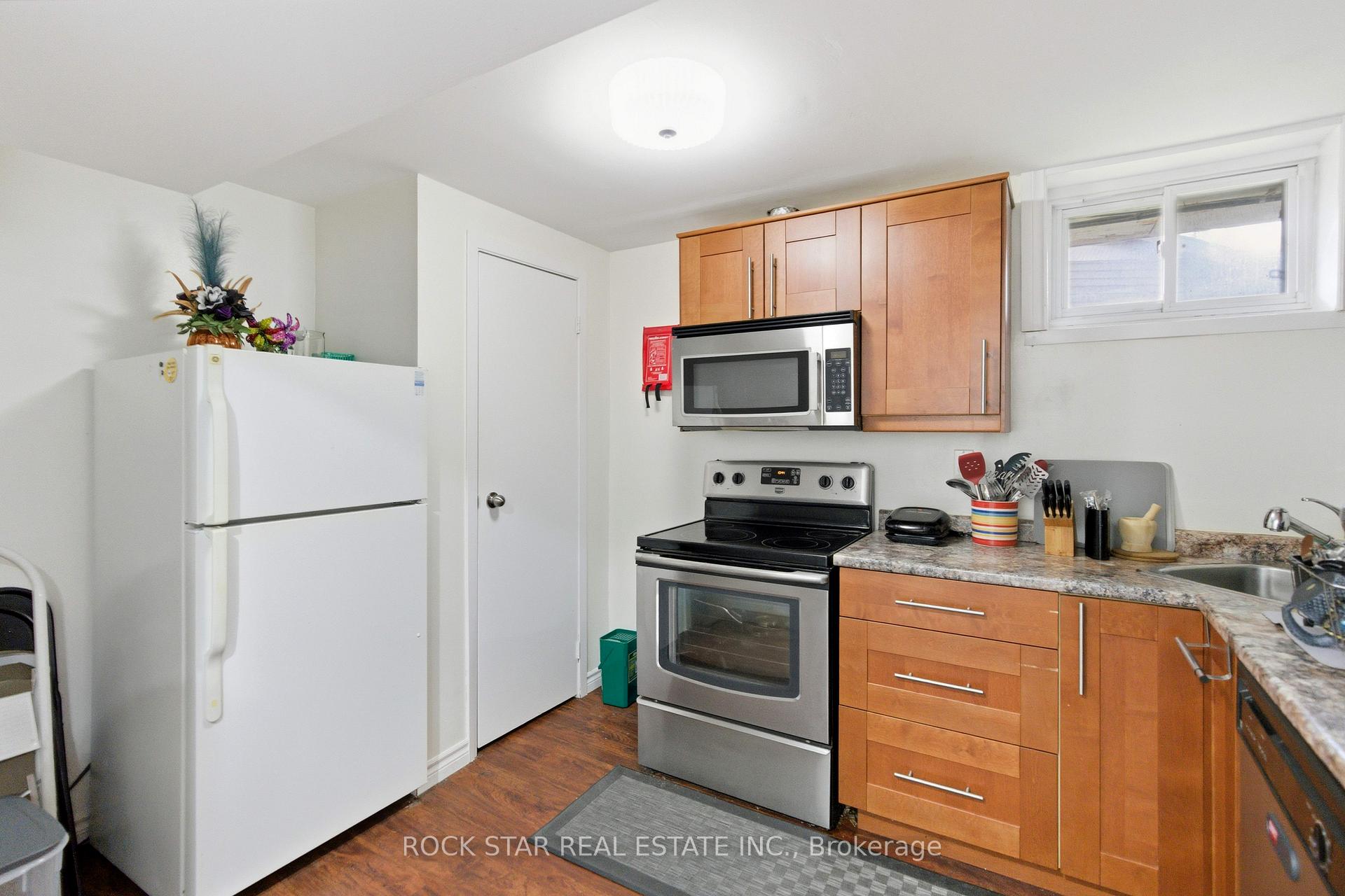 Photo 10 of Unit Bsmt, 111 Britten Close, Hamilton, Rolston — HOMEH