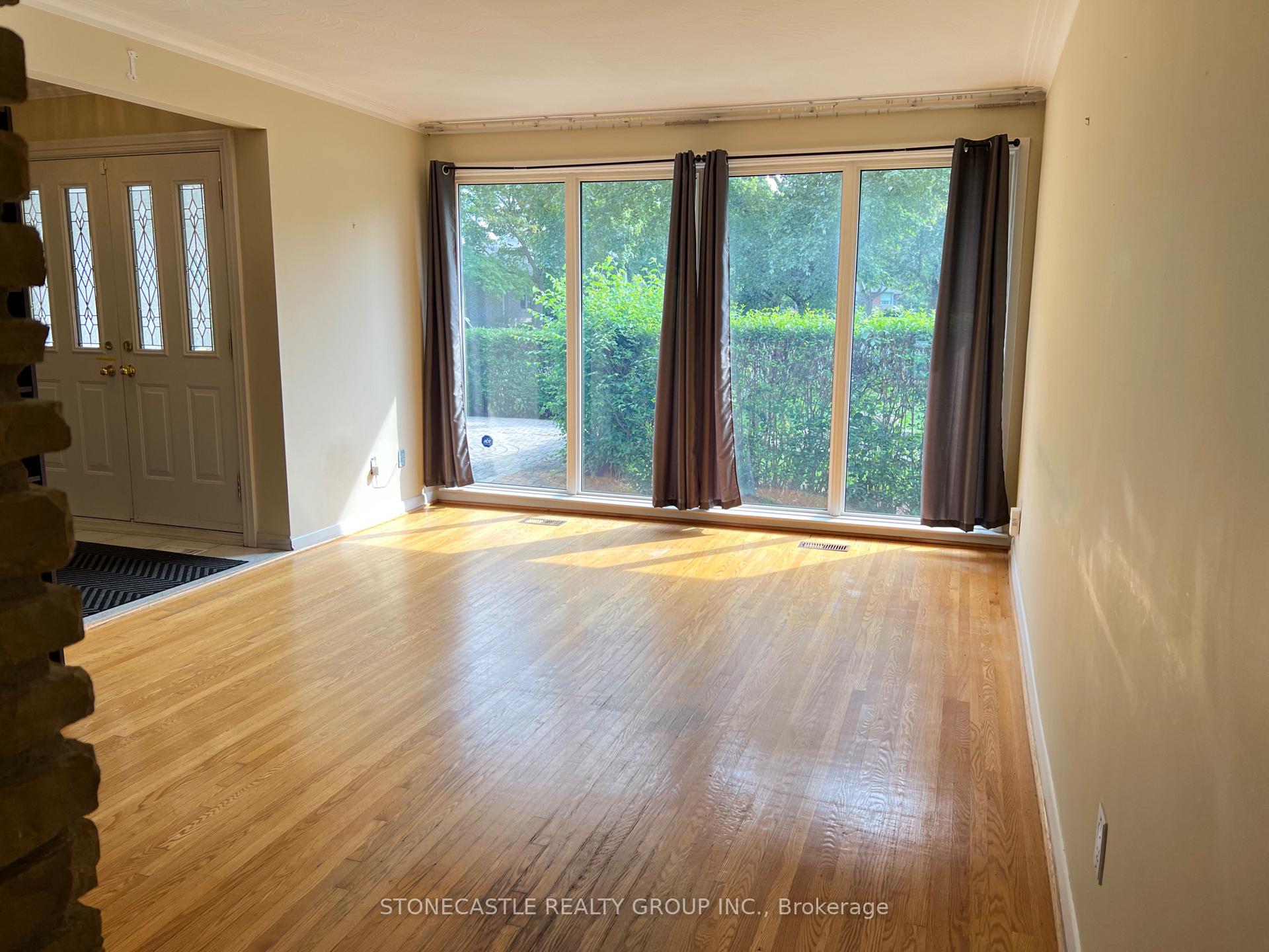 Photo 3 of 8 Hartsdale Drive, Etobicoke, Willowridge-Martingrove-Richview — HOMEH
