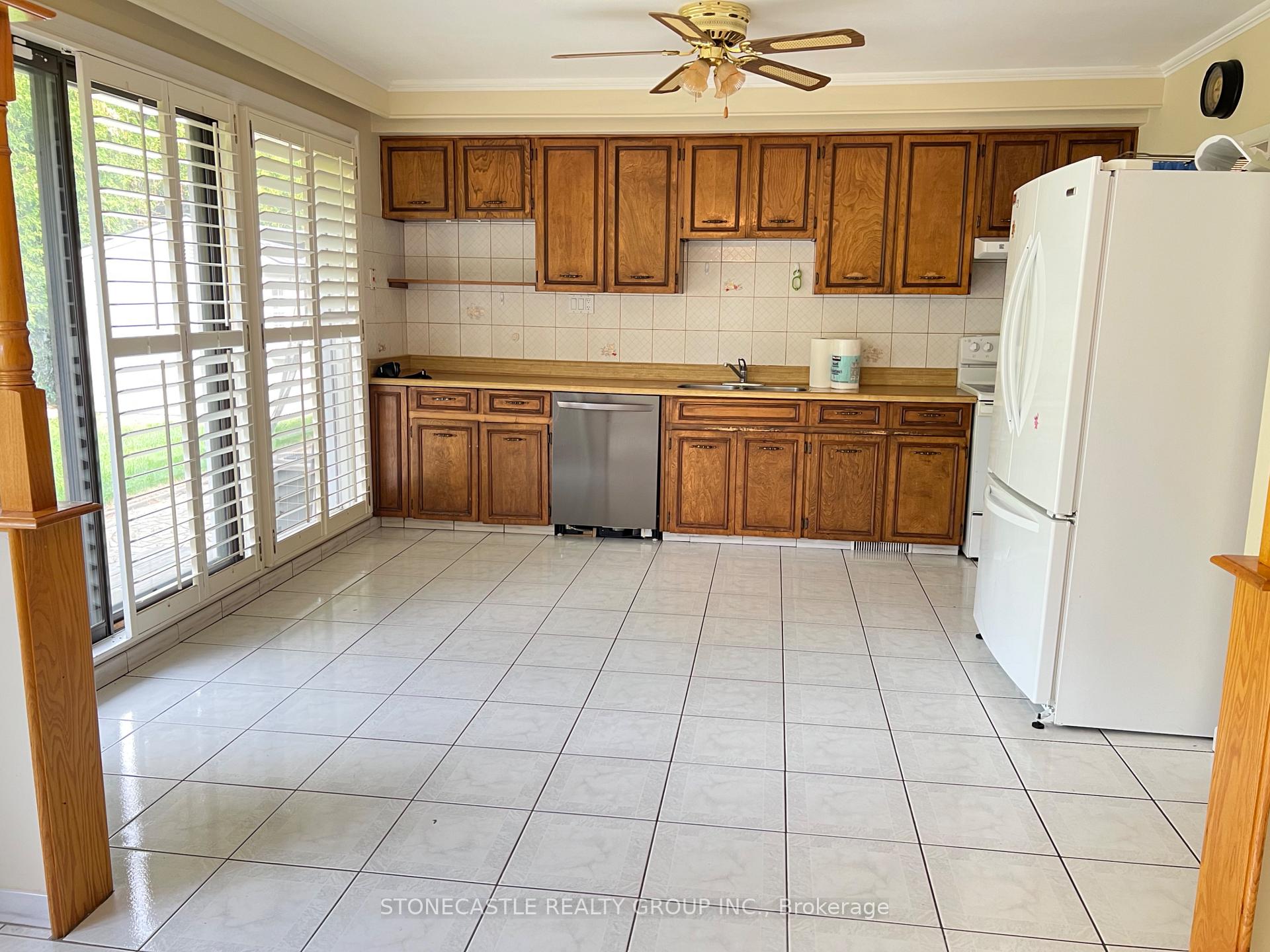 Photo 7 of 8 Hartsdale Drive, Etobicoke, Willowridge-Martingrove-Richview — HOMEH
