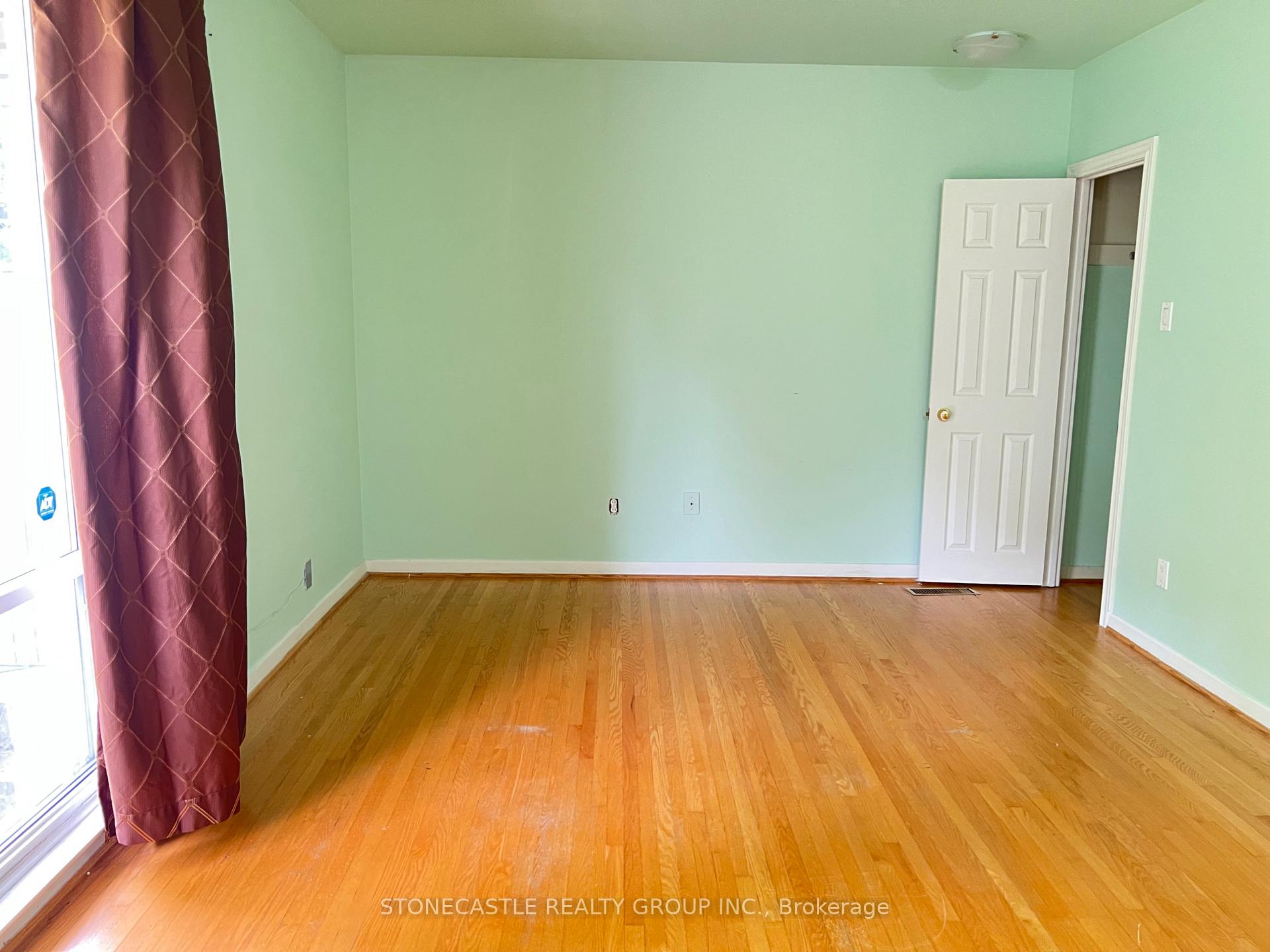 Photo 9 of 8 Hartsdale Drive, Etobicoke, Willowridge-Martingrove-Richview — HOMEH