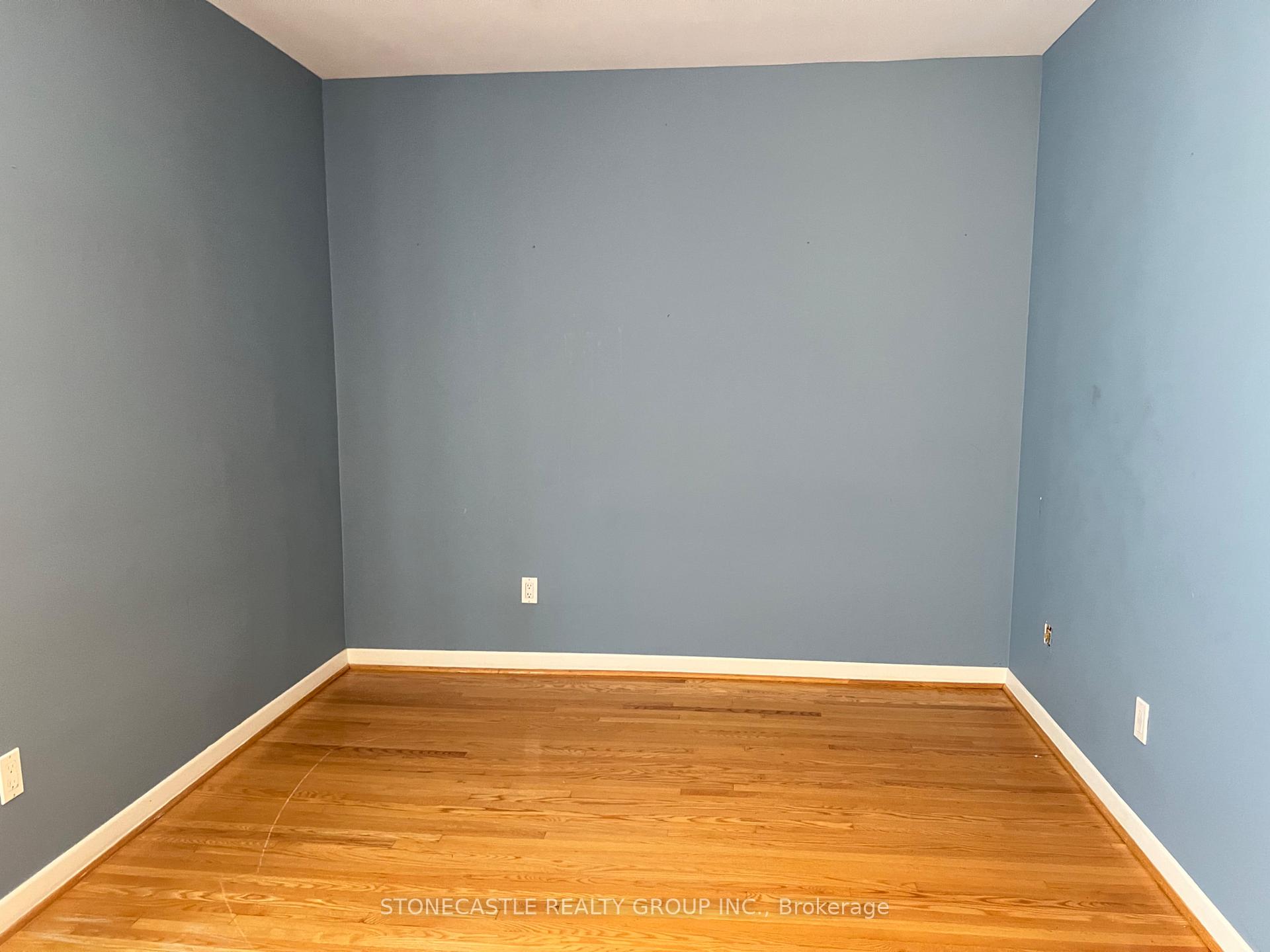 Photo 10 of 8 Hartsdale Drive, Etobicoke, Willowridge-Martingrove-Richview — HOMEH