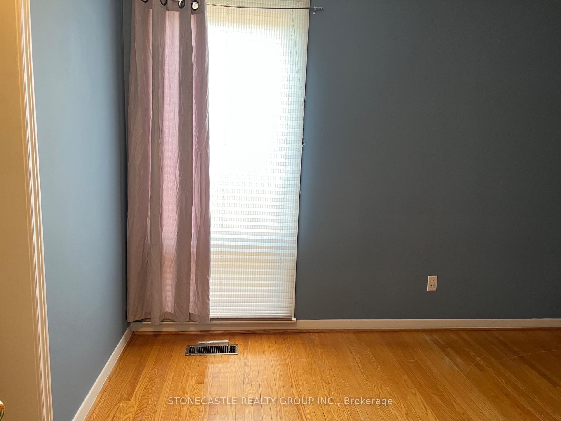 Photo 11 of 8 Hartsdale Drive, Etobicoke, Willowridge-Martingrove-Richview — HOMEH