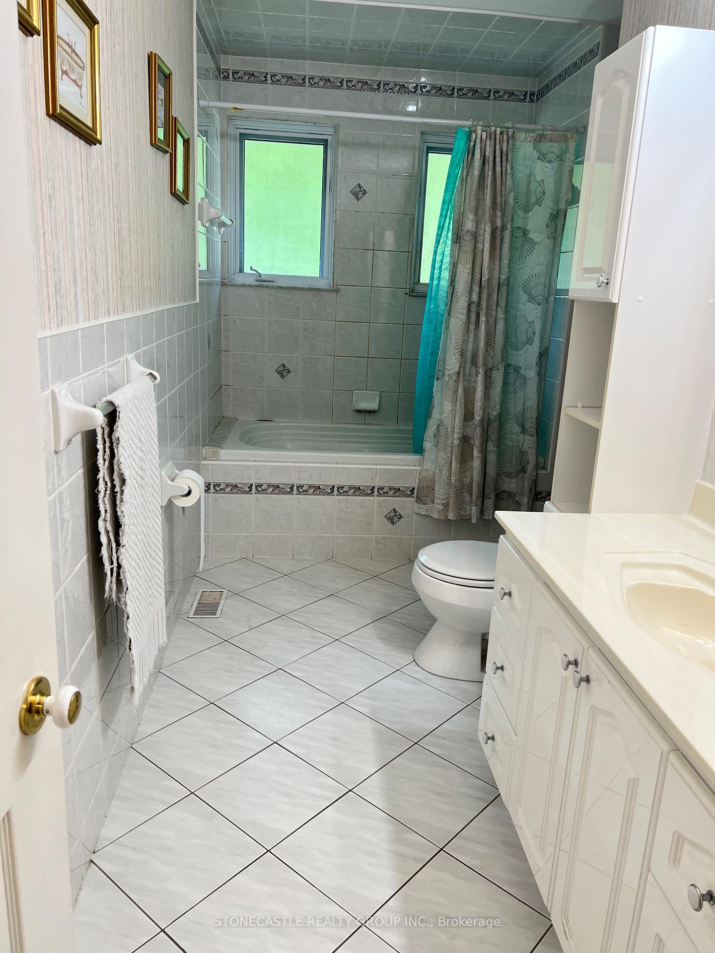 Photo 14 of 8 Hartsdale Drive, Etobicoke, Willowridge-Martingrove-Richview — HOMEH