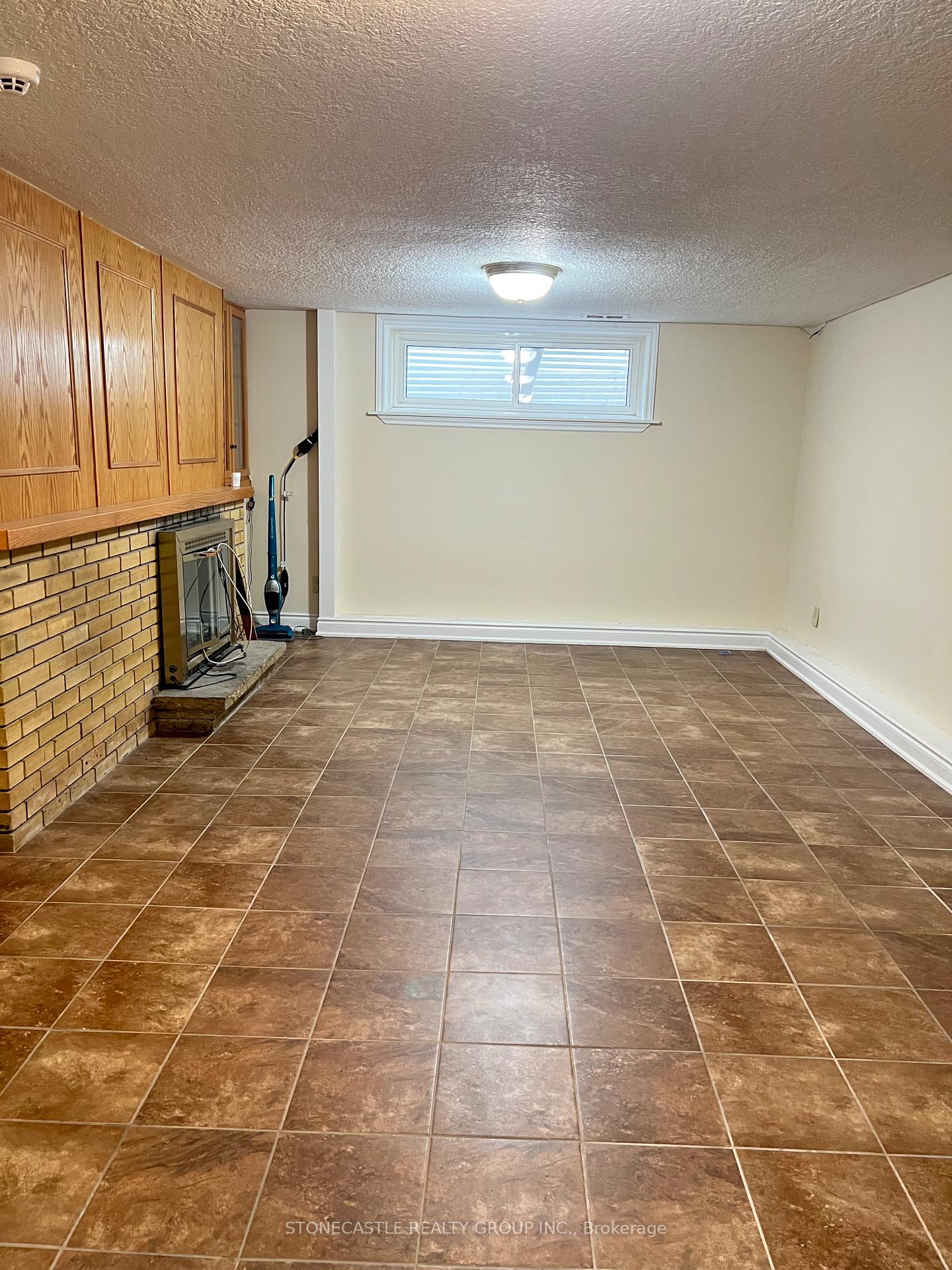 Photo 15 of 8 Hartsdale Drive, Etobicoke, Willowridge-Martingrove-Richview — HOMEH