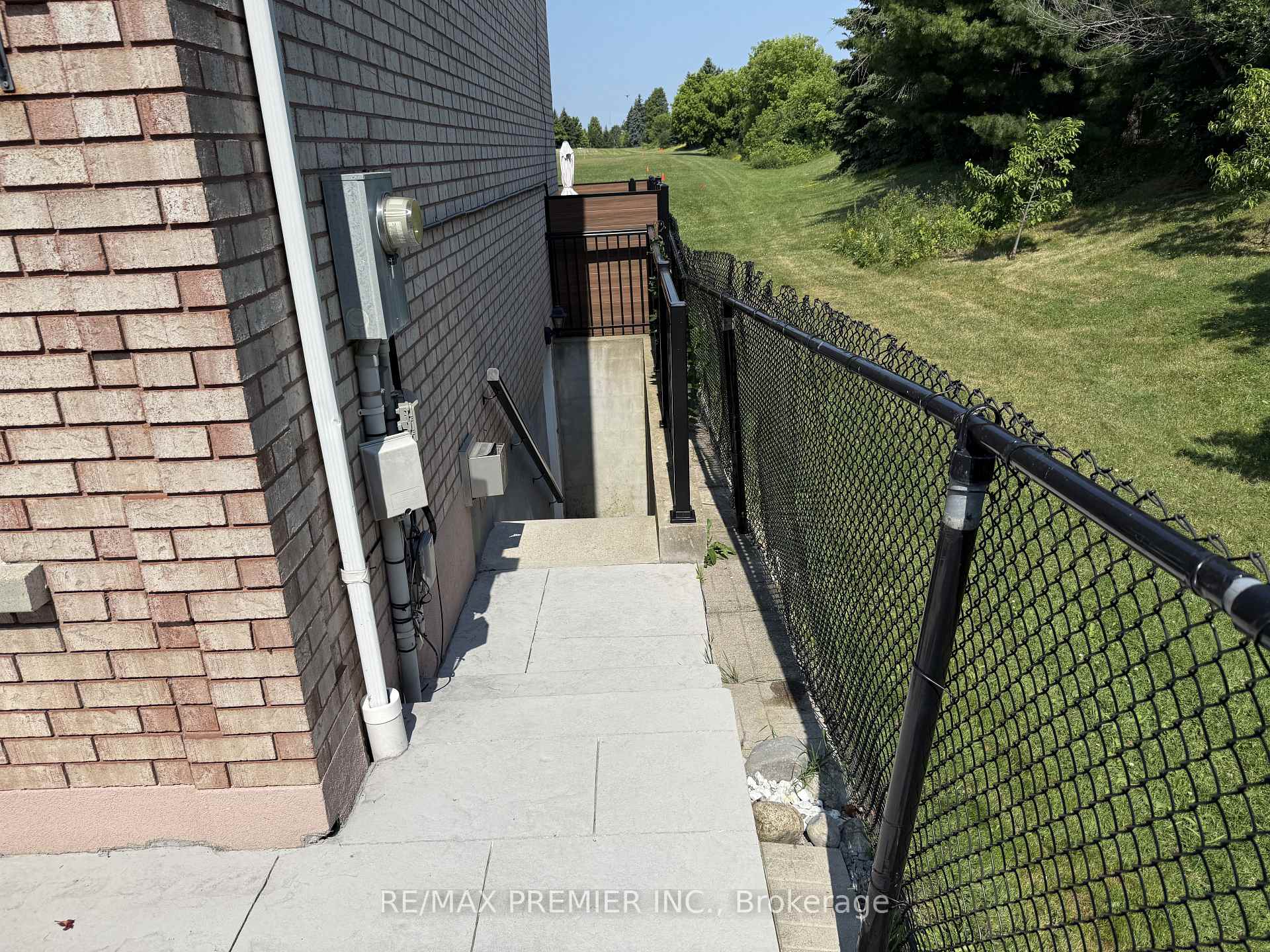 Photo 3 of Unit LOWER, 54 Castlepoint Drive, Vaughan, Elder Mills — HOMEH
