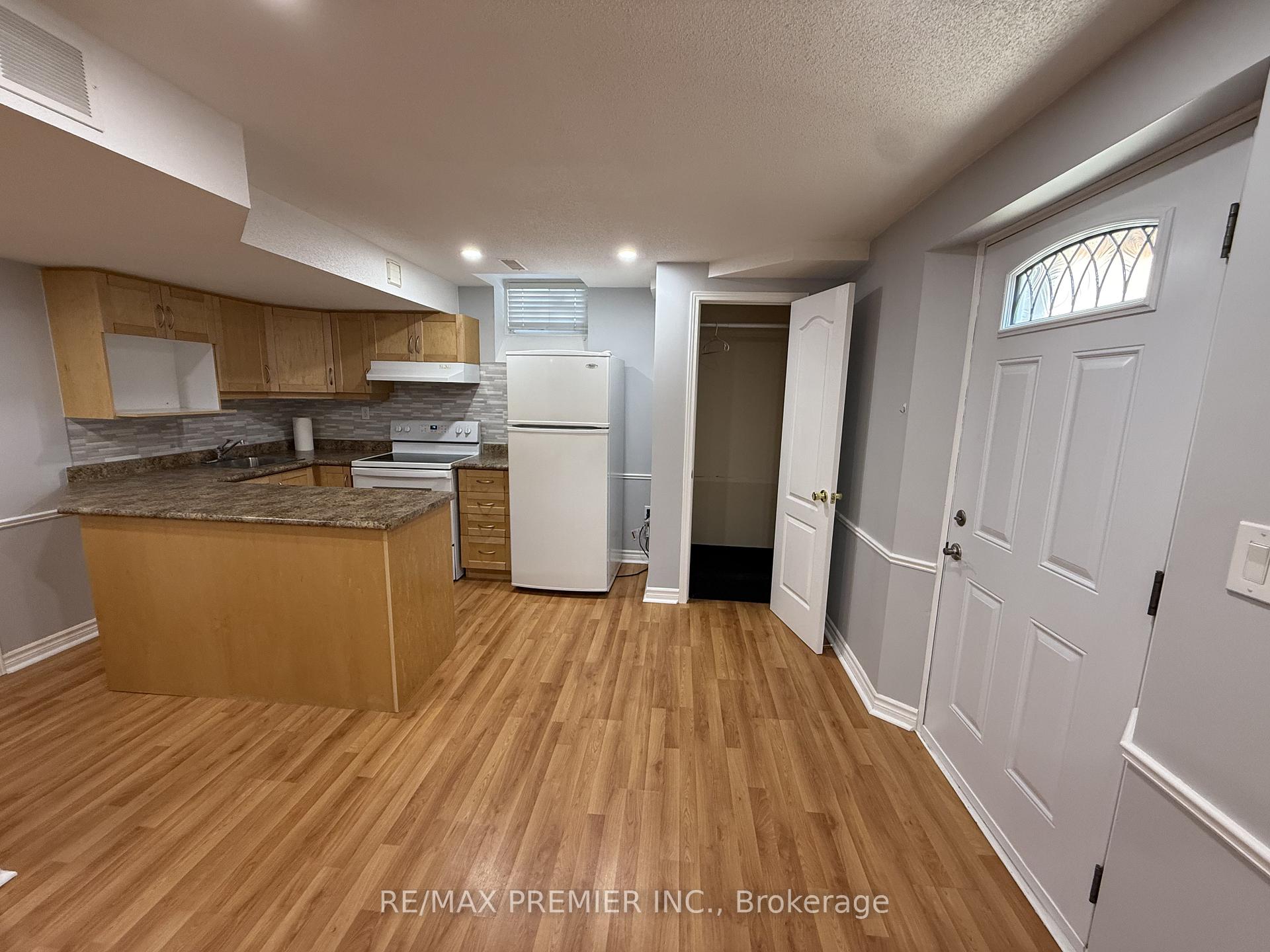 Photo 4 of Unit LOWER, 54 Castlepoint Drive, Vaughan, Elder Mills — HOMEH