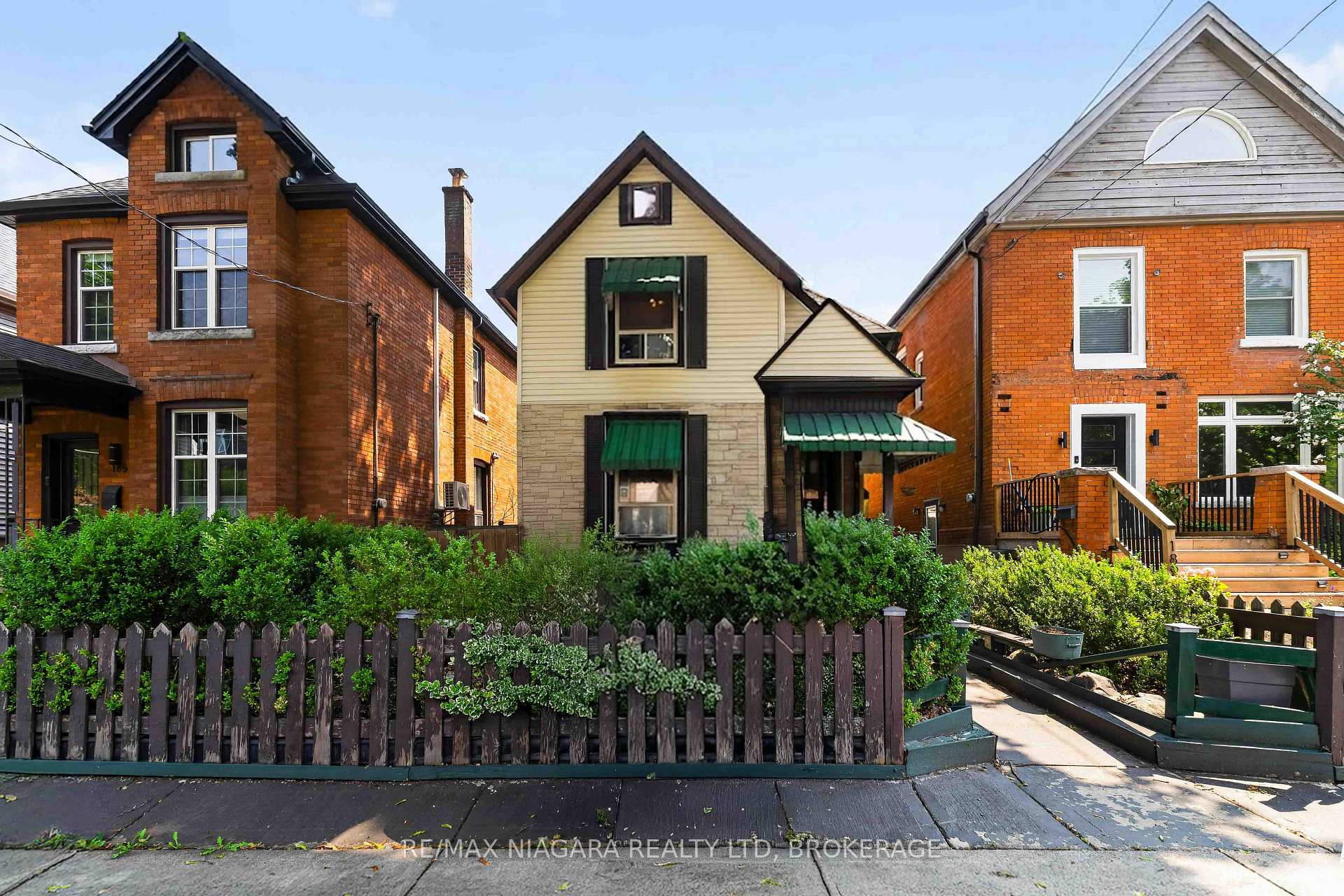 Photo of 187 Emerald Street S