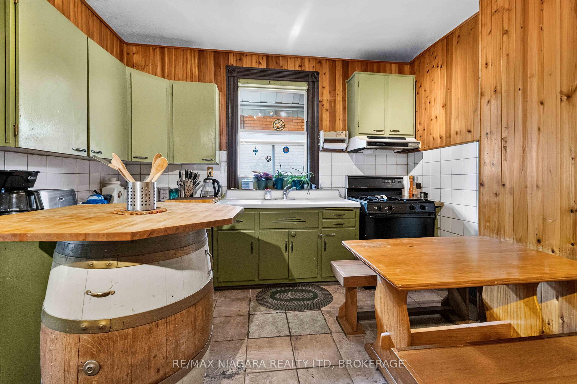 Photo 35 of 187 Emerald Street S, Hamilton, Stinson — HOMEH