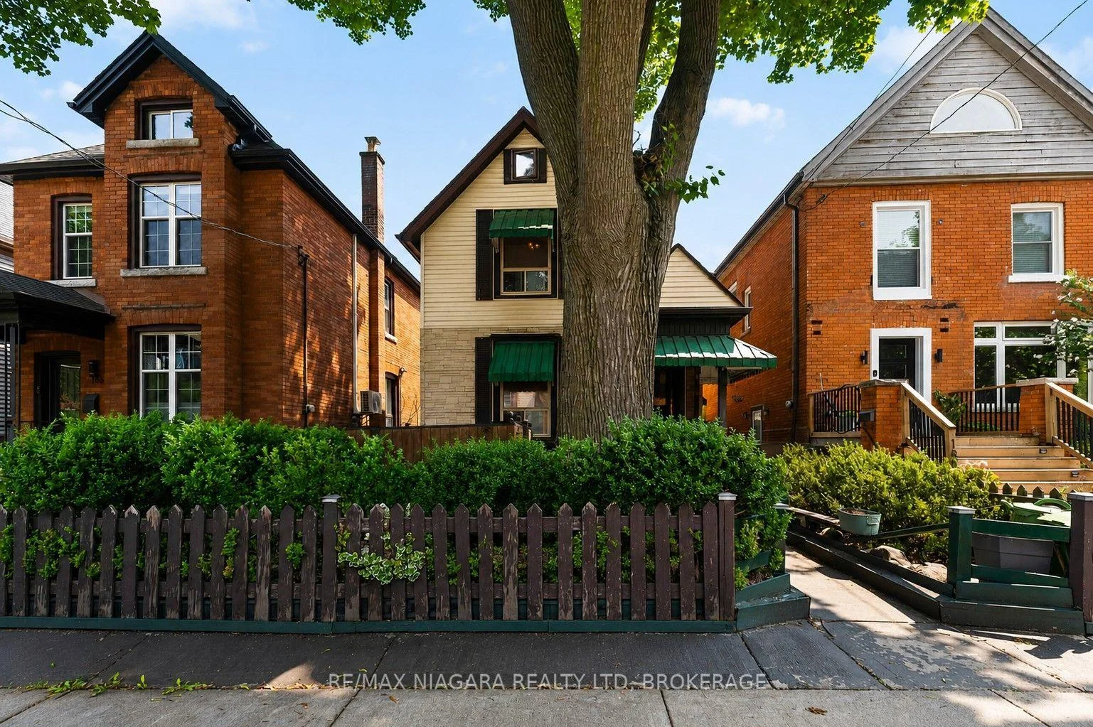 Photo 4 of 187 Emerald Street S, Hamilton, Stinson — HOMEH
