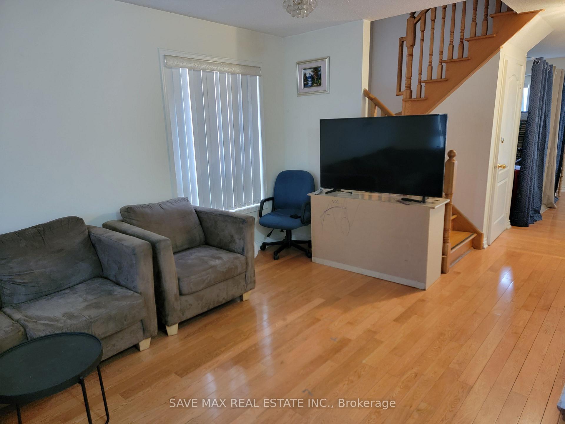 Photo 3 of 7 Junction Crescent, Brampton, Fletcher's Meadow — HOMEH