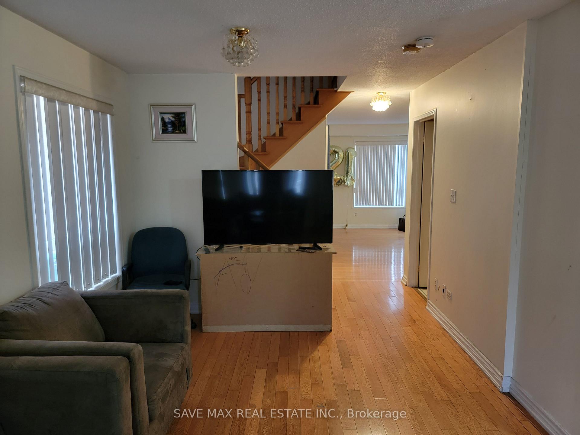 Photo 4 of 7 Junction Crescent, Brampton, Fletcher's Meadow — HOMEH