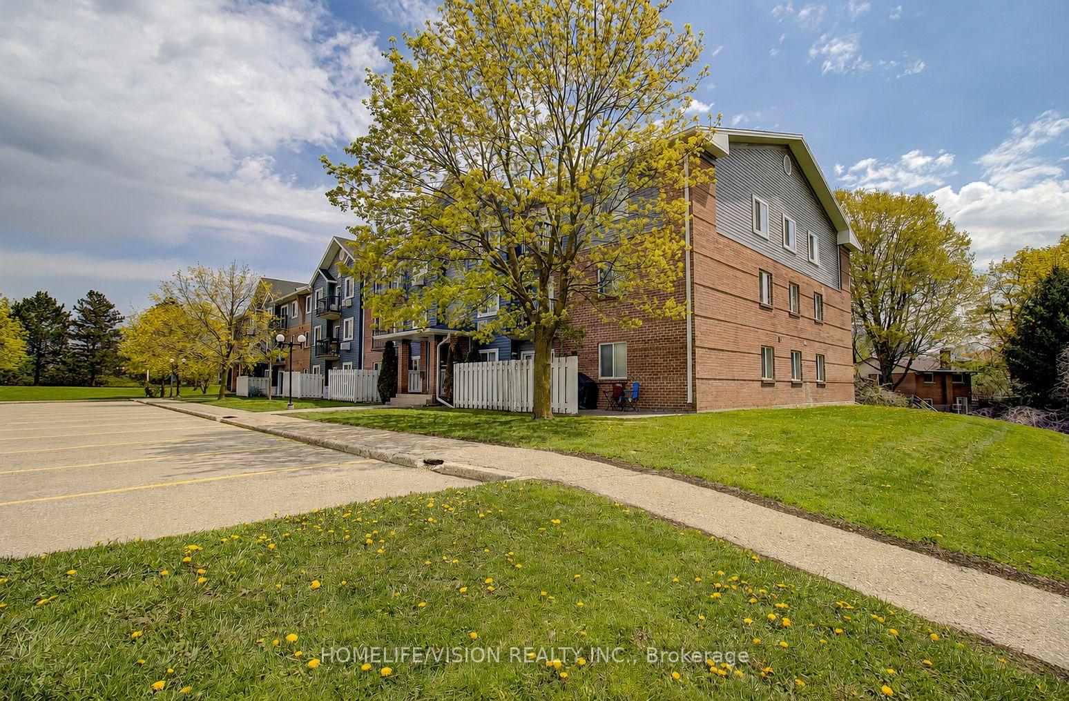 Photo 2 of Unit 310, 271 Eiwo Court, Waterloo, Lexington — HOMEH
