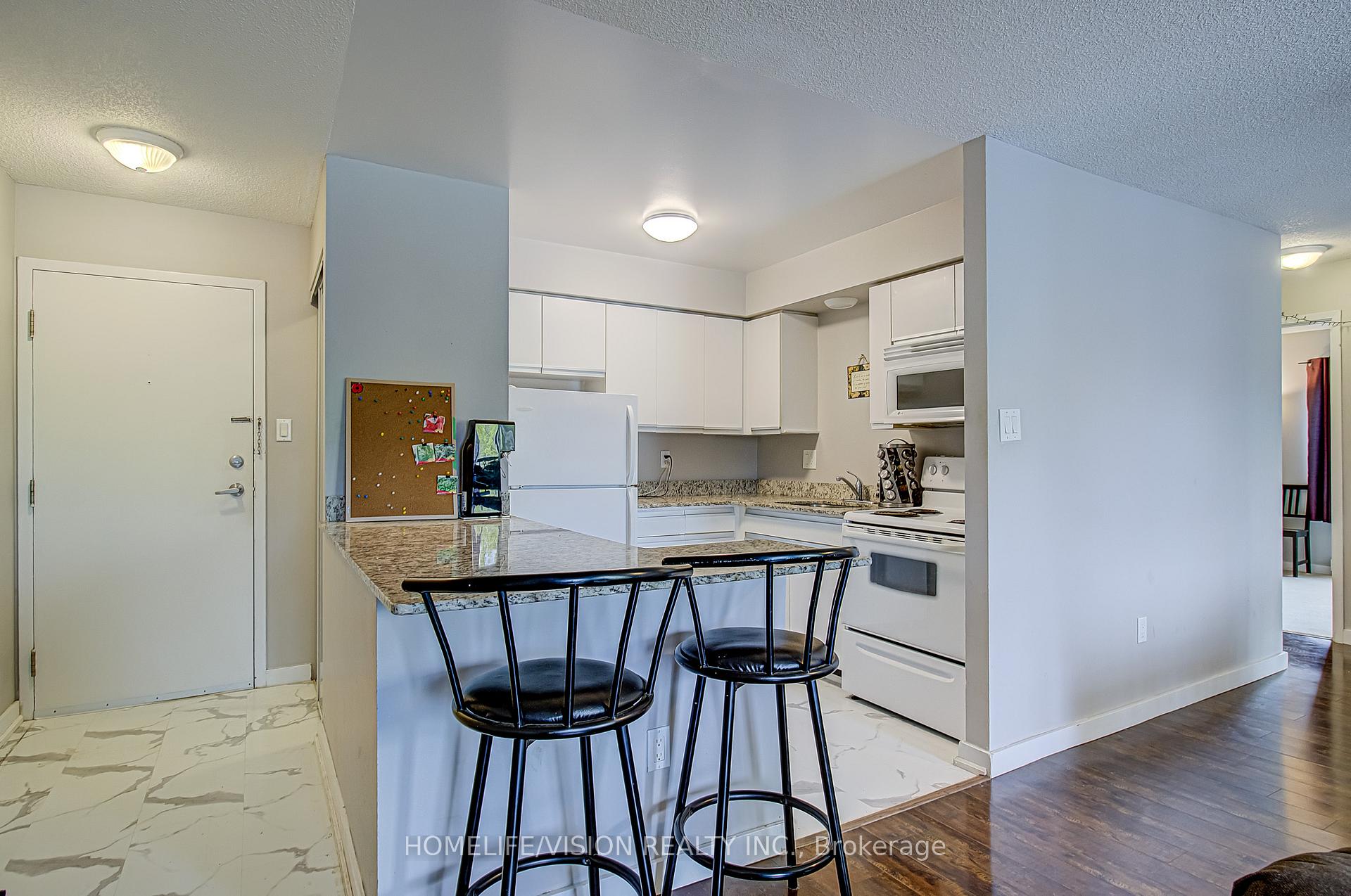 Photo 3 of Unit 310, 271 Eiwo Court, Waterloo, Lexington — HOMEH