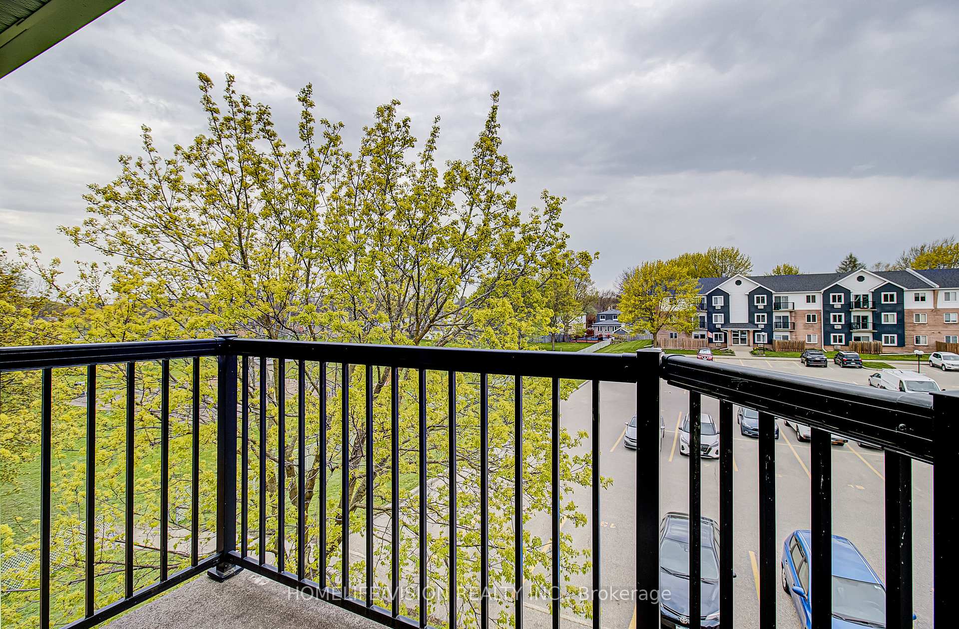 Photo 4 of Unit 310, 271 Eiwo Court, Waterloo, Lexington — HOMEH