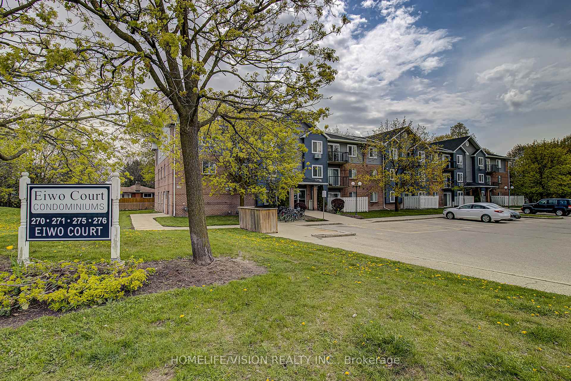 Photo 5 of Unit 310, 271 Eiwo Court, Waterloo, Lexington — HOMEH