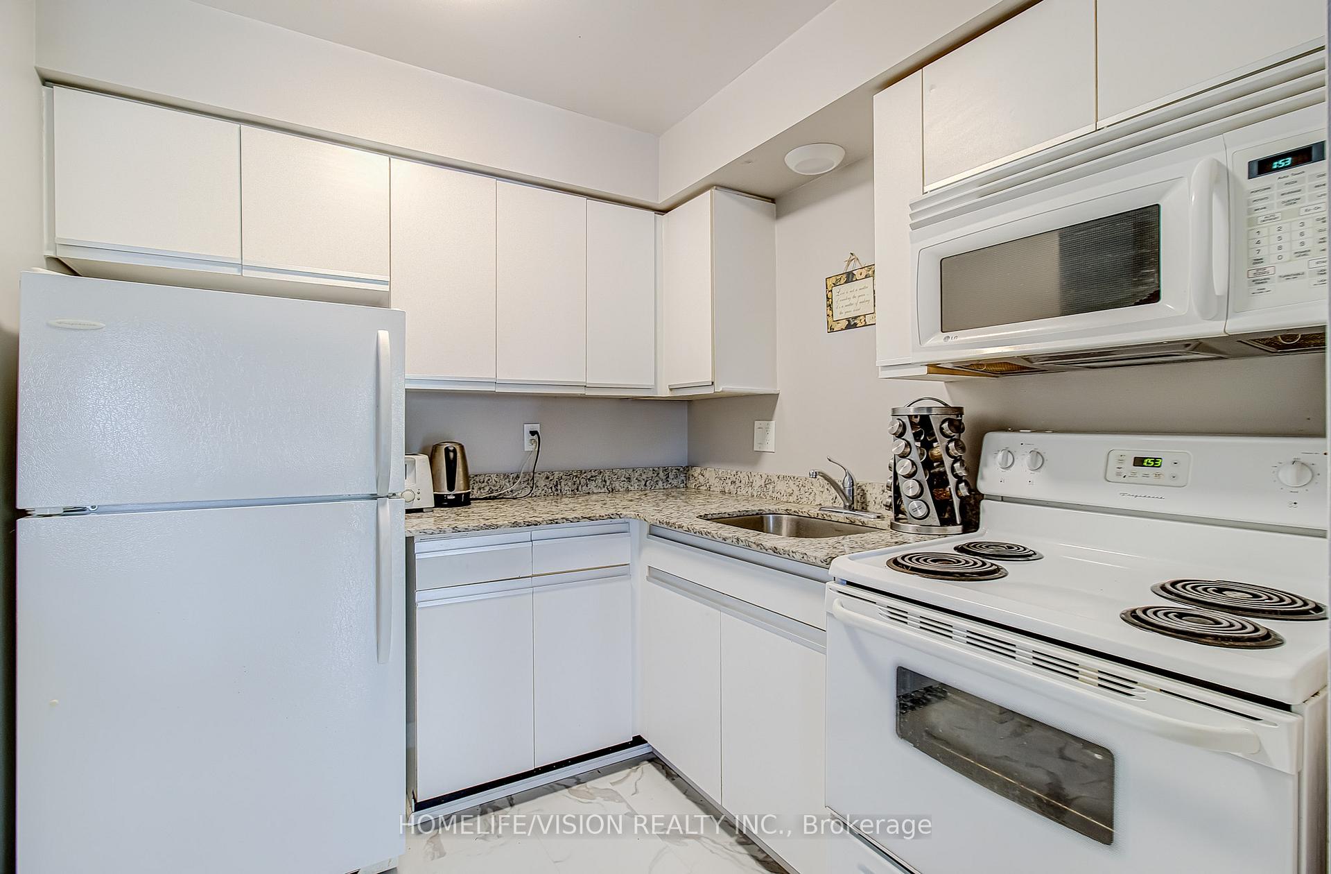 Photo 9 of Unit 310, 271 Eiwo Court, Waterloo, Lexington — HOMEH