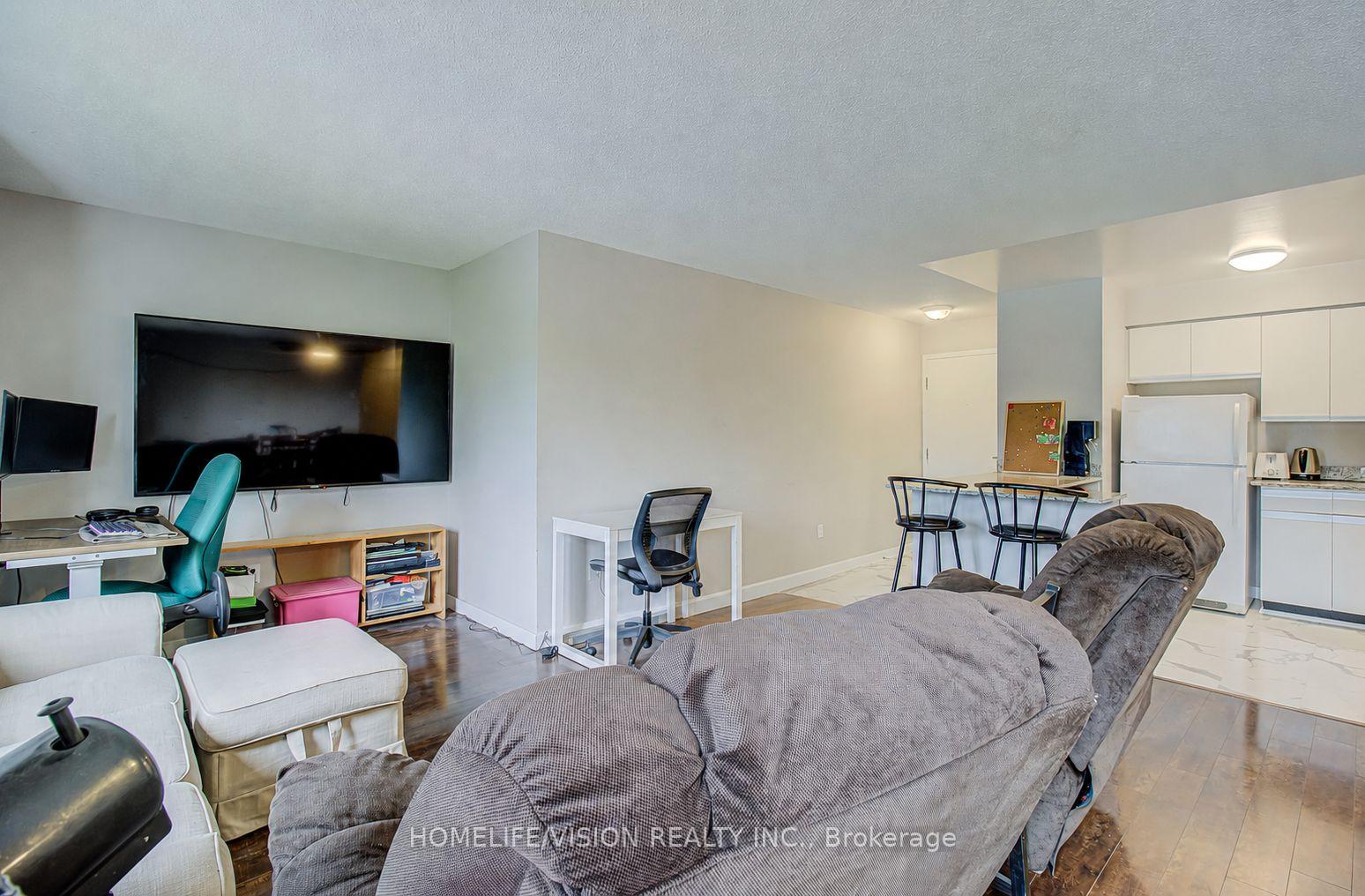 Photo 12 of Unit 310, 271 Eiwo Court, Waterloo, Lexington — HOMEH