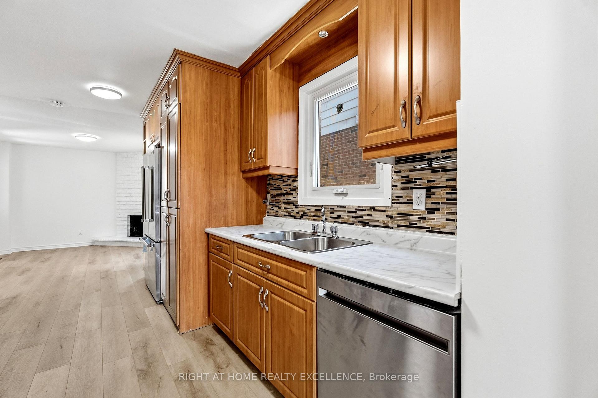 Photo 14 of Unit Upper, 10 Banting Crescent, Brampton, Fletcher's West — HOMEH