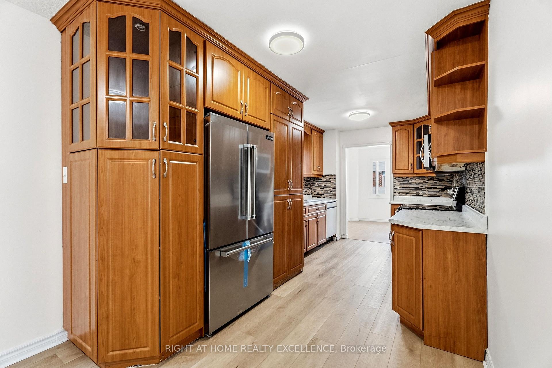 Photo 15 of Unit Upper, 10 Banting Crescent, Brampton, Fletcher's West — HOMEH