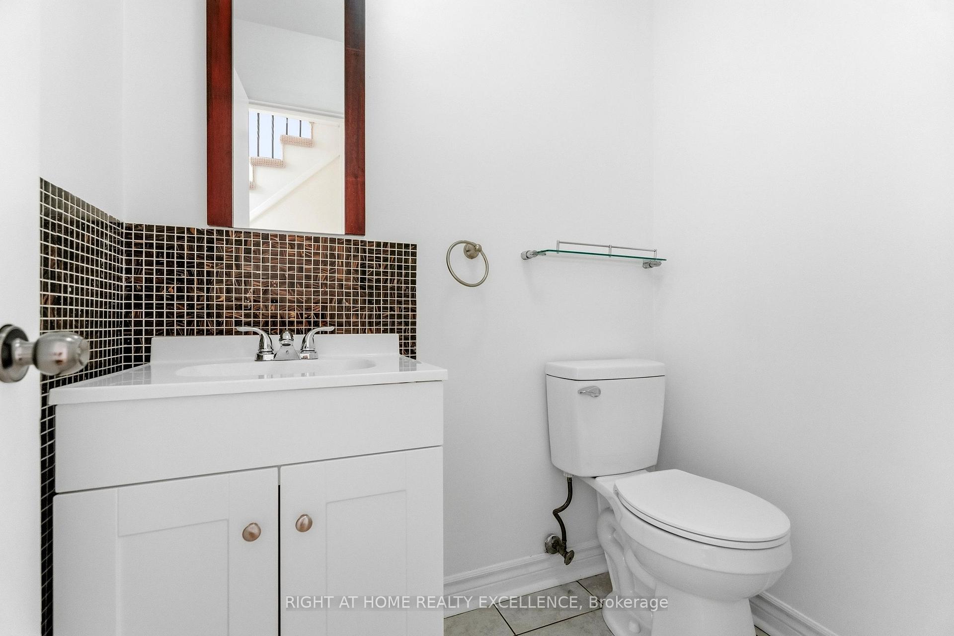 Photo 20 of Unit Upper, 10 Banting Crescent, Brampton, Fletcher's West — HOMEH