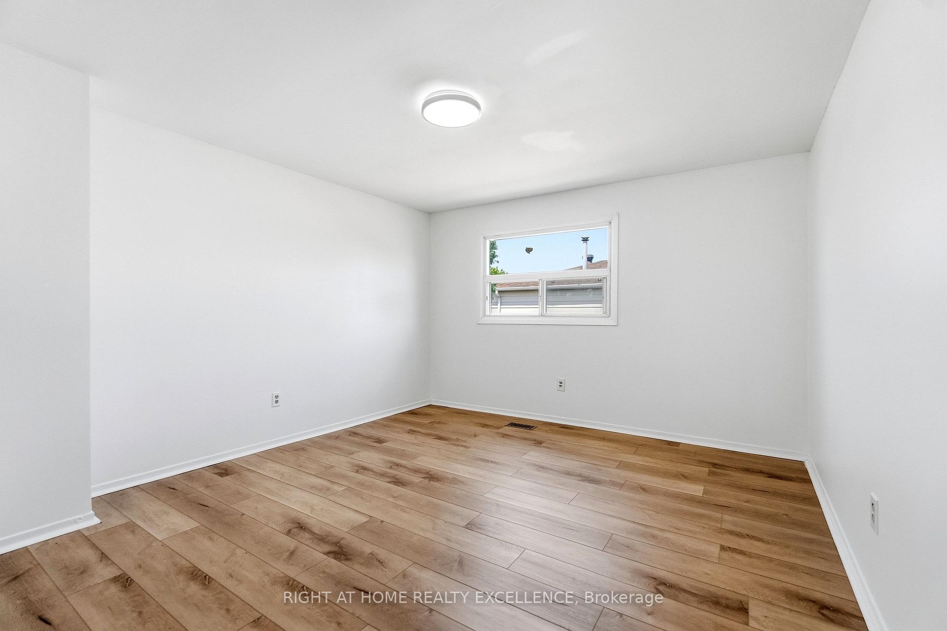 Photo 21 of Unit Upper, 10 Banting Crescent, Brampton, Fletcher's West — HOMEH