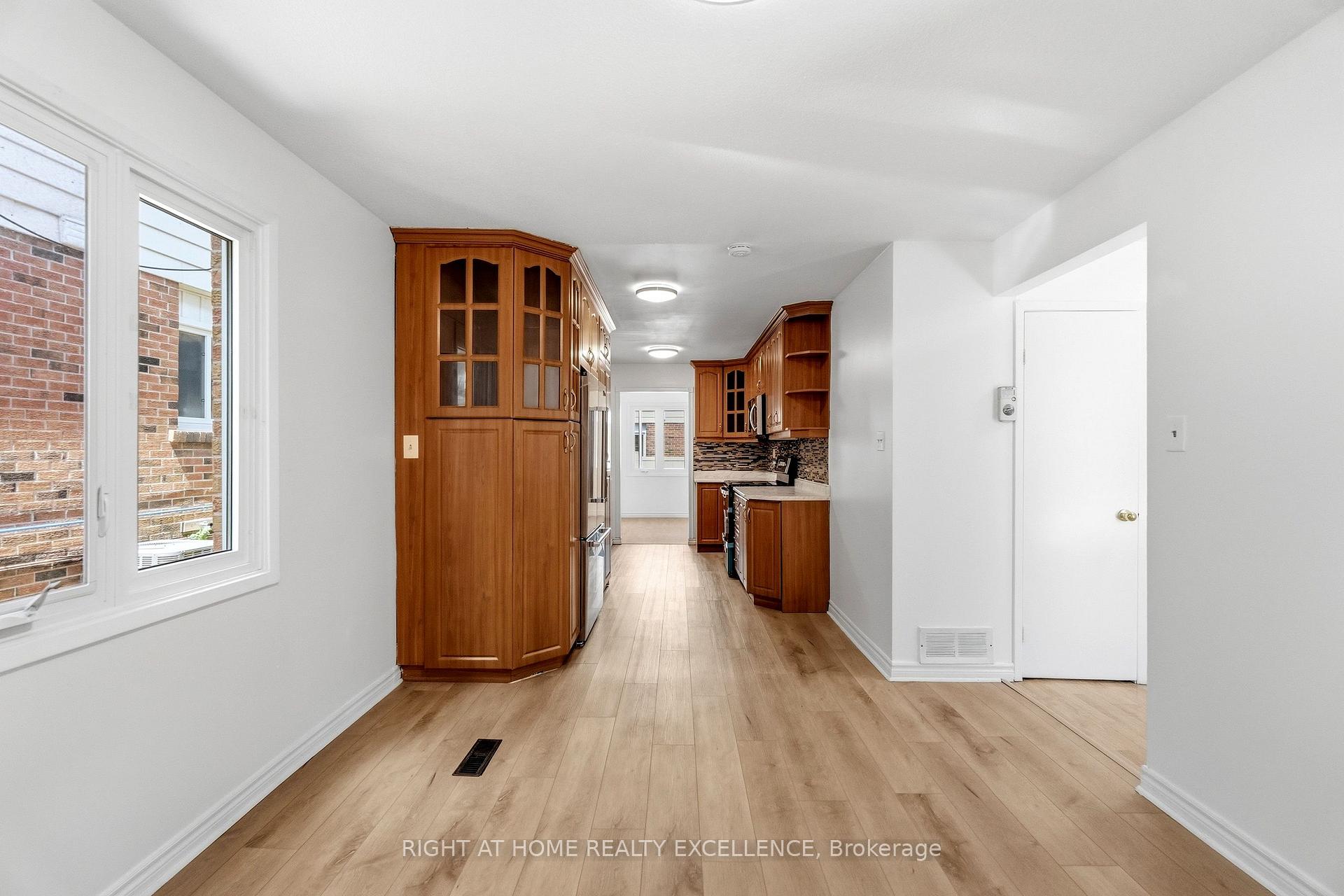Photo 31 of Unit Upper, 10 Banting Crescent, Brampton, Fletcher's West — HOMEH