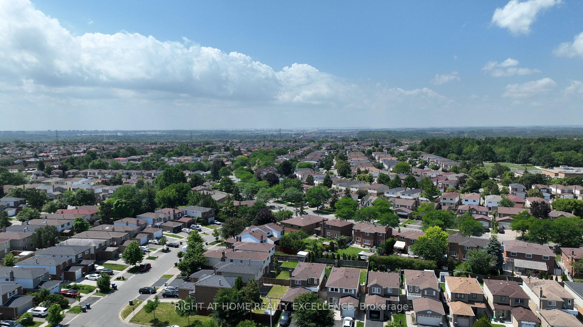 Photo 45 of Unit Upper, 10 Banting Crescent, Brampton, Fletcher's West — HOMEH