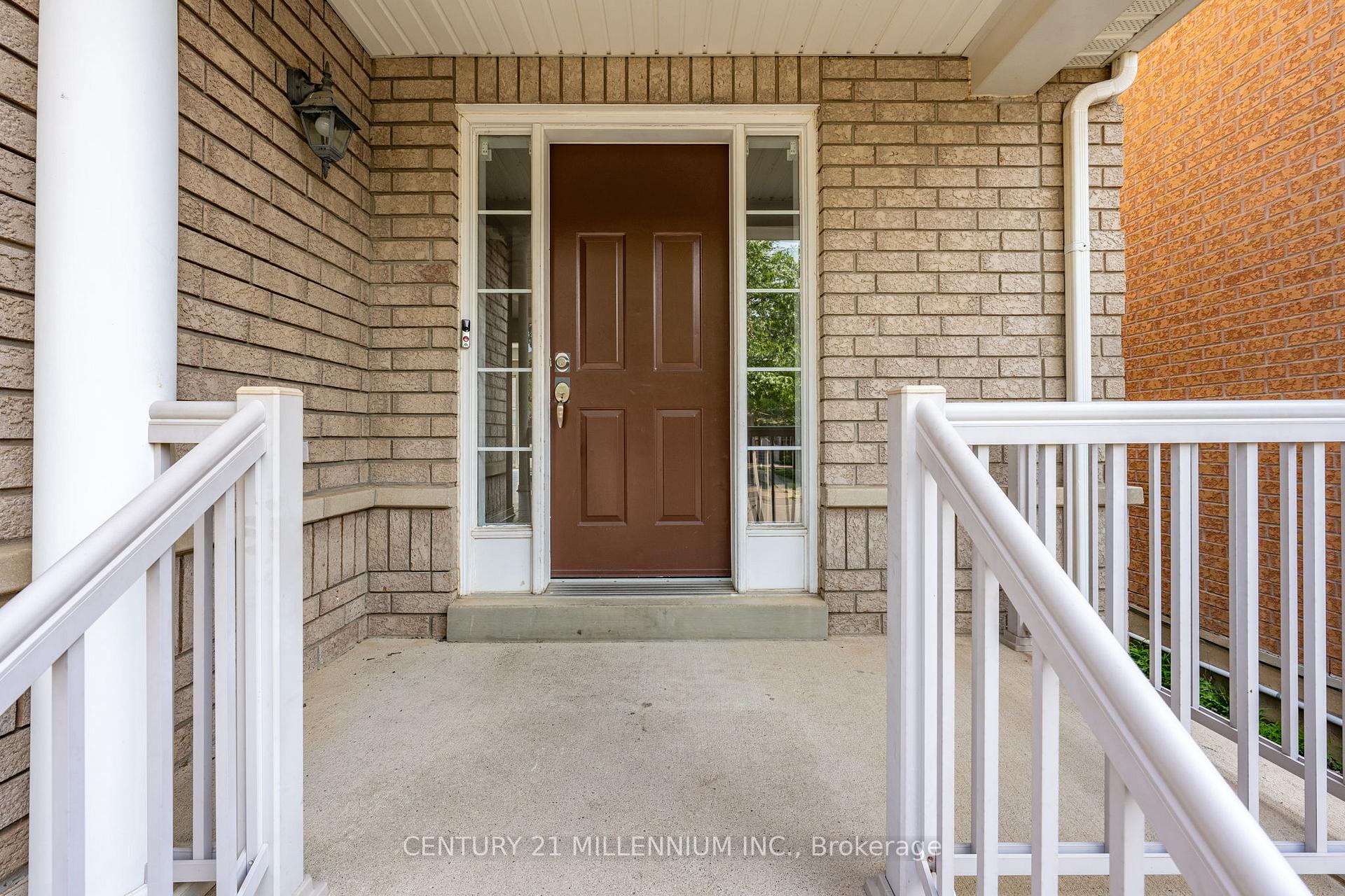 Photo 4 of 27 Hiberton Crescent, Brampton, Fletcher's Meadow — HOMEH