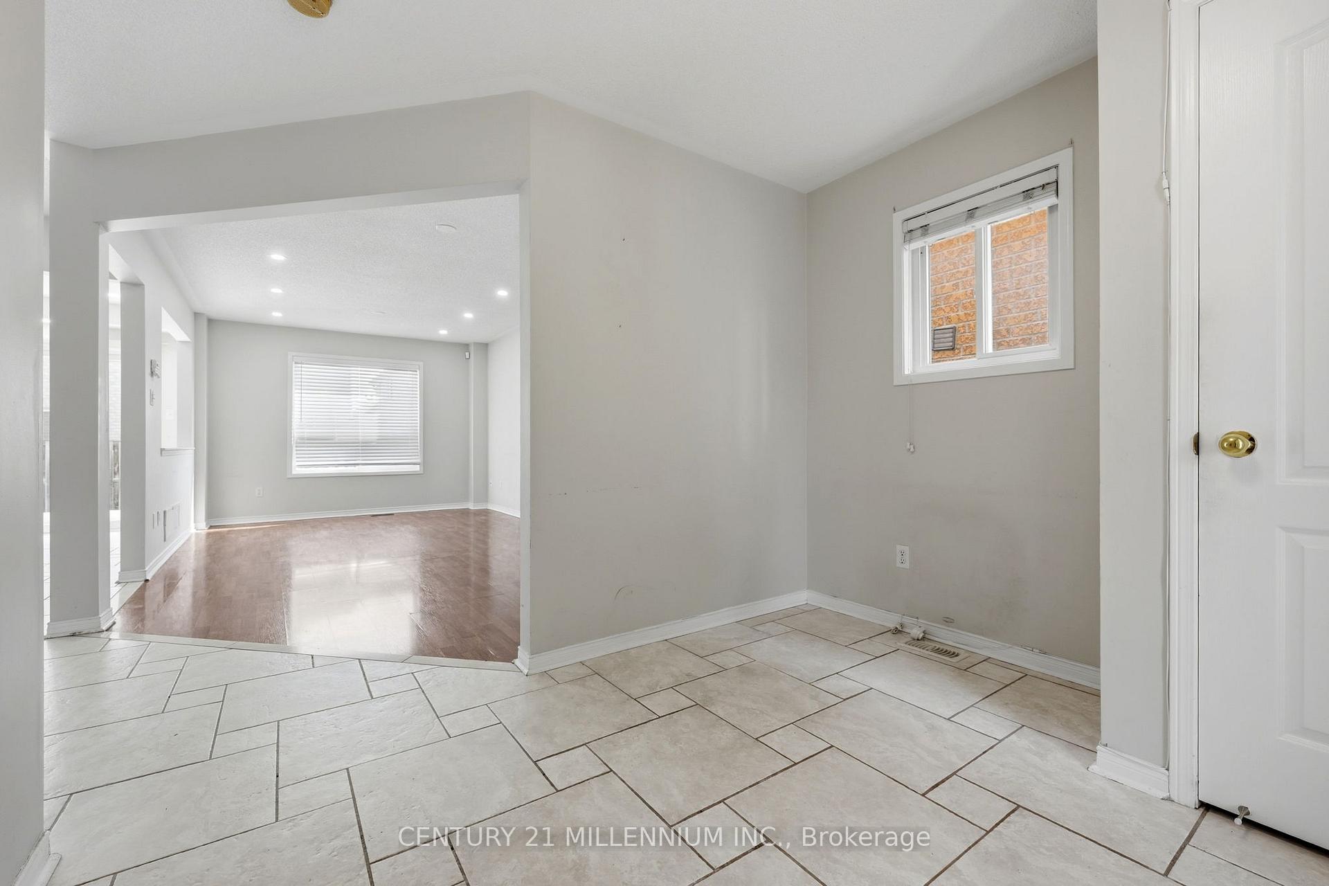 Photo 6 of 27 Hiberton Crescent, Brampton, Fletcher's Meadow — HOMEH