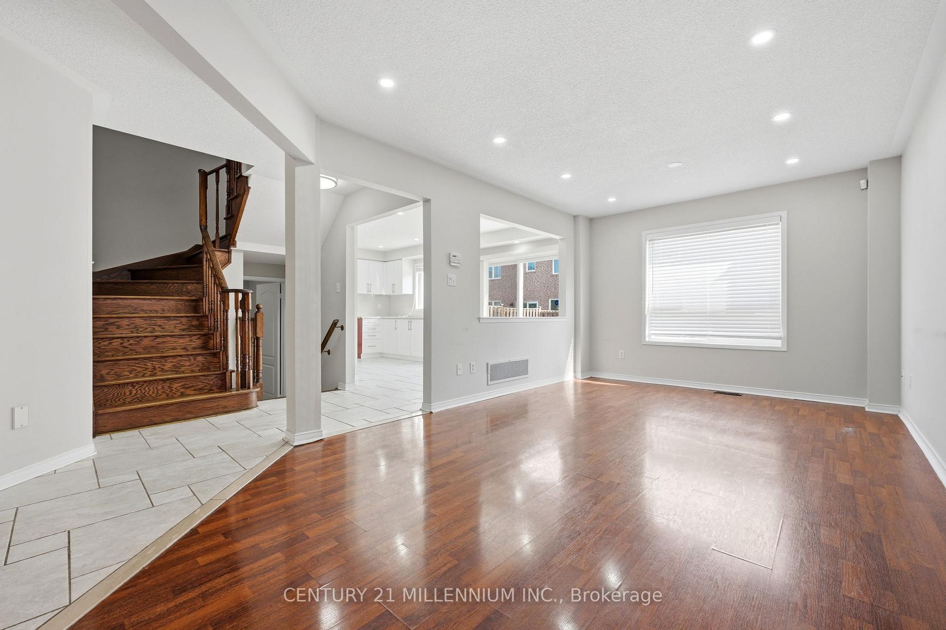 Photo 7 of 27 Hiberton Crescent, Brampton, Fletcher's Meadow — HOMEH