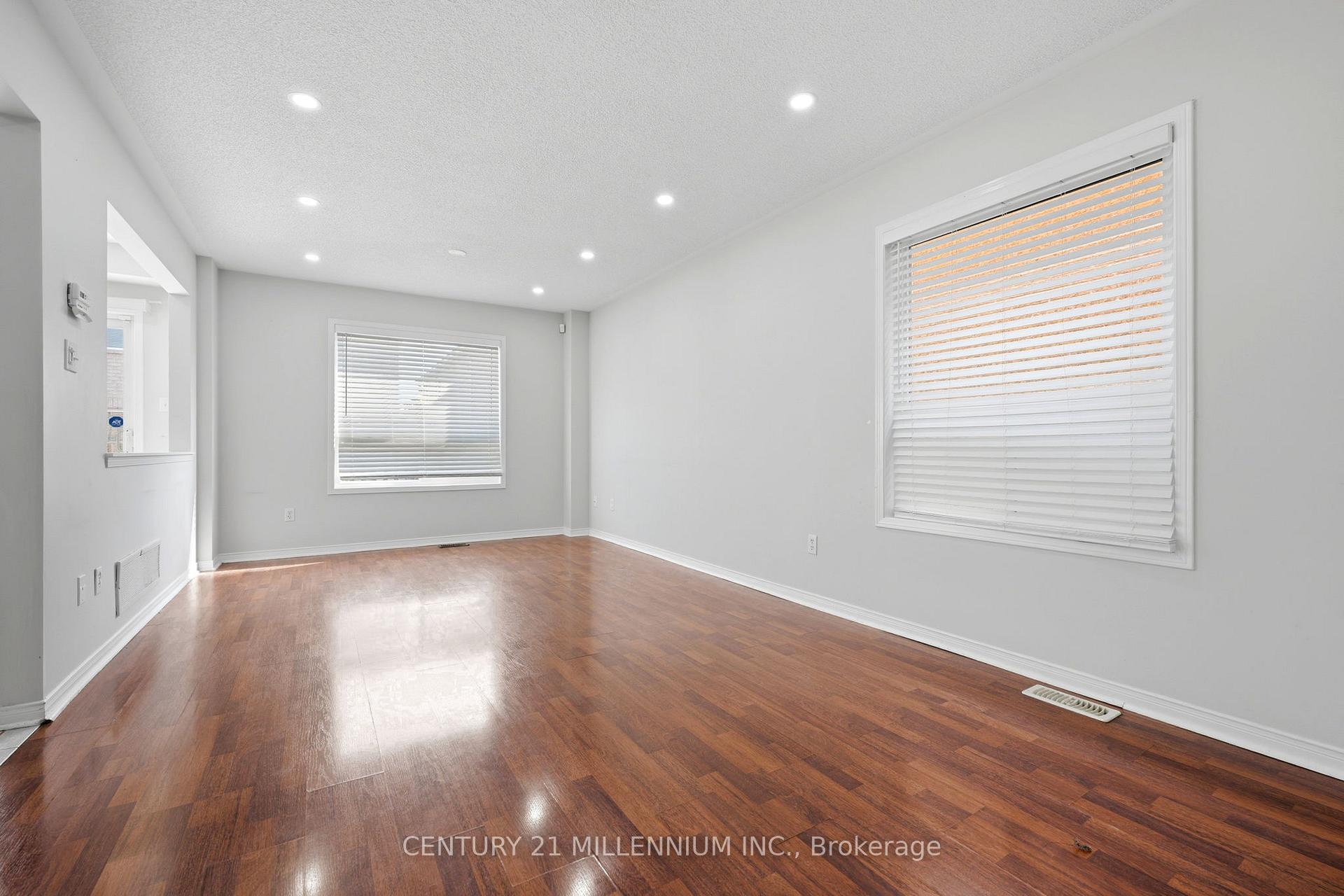 Photo 8 of 27 Hiberton Crescent, Brampton, Fletcher's Meadow — HOMEH