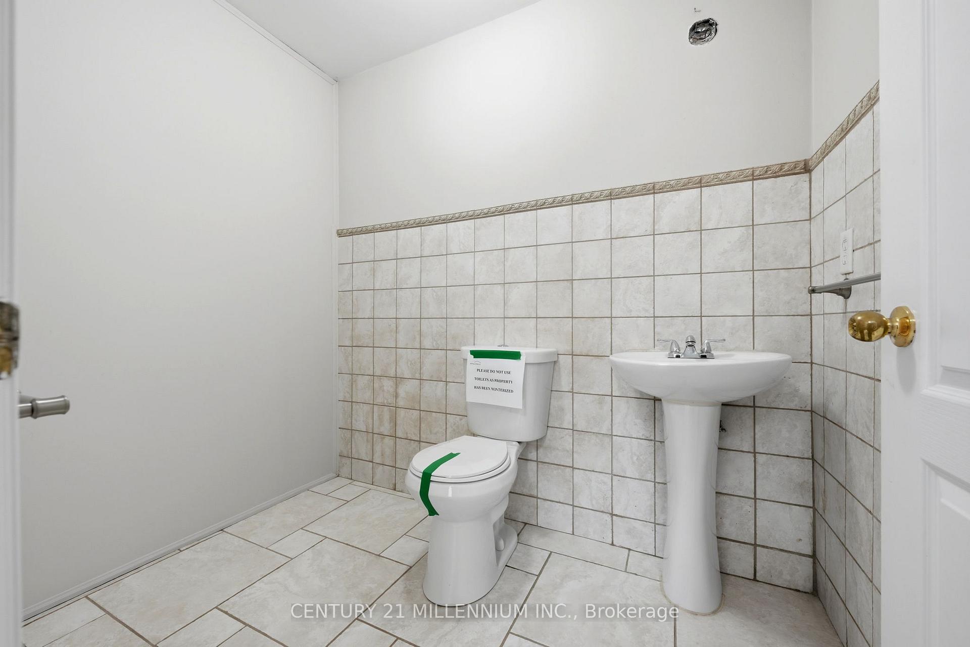 Photo 10 of 27 Hiberton Crescent, Brampton, Fletcher's Meadow — HOMEH