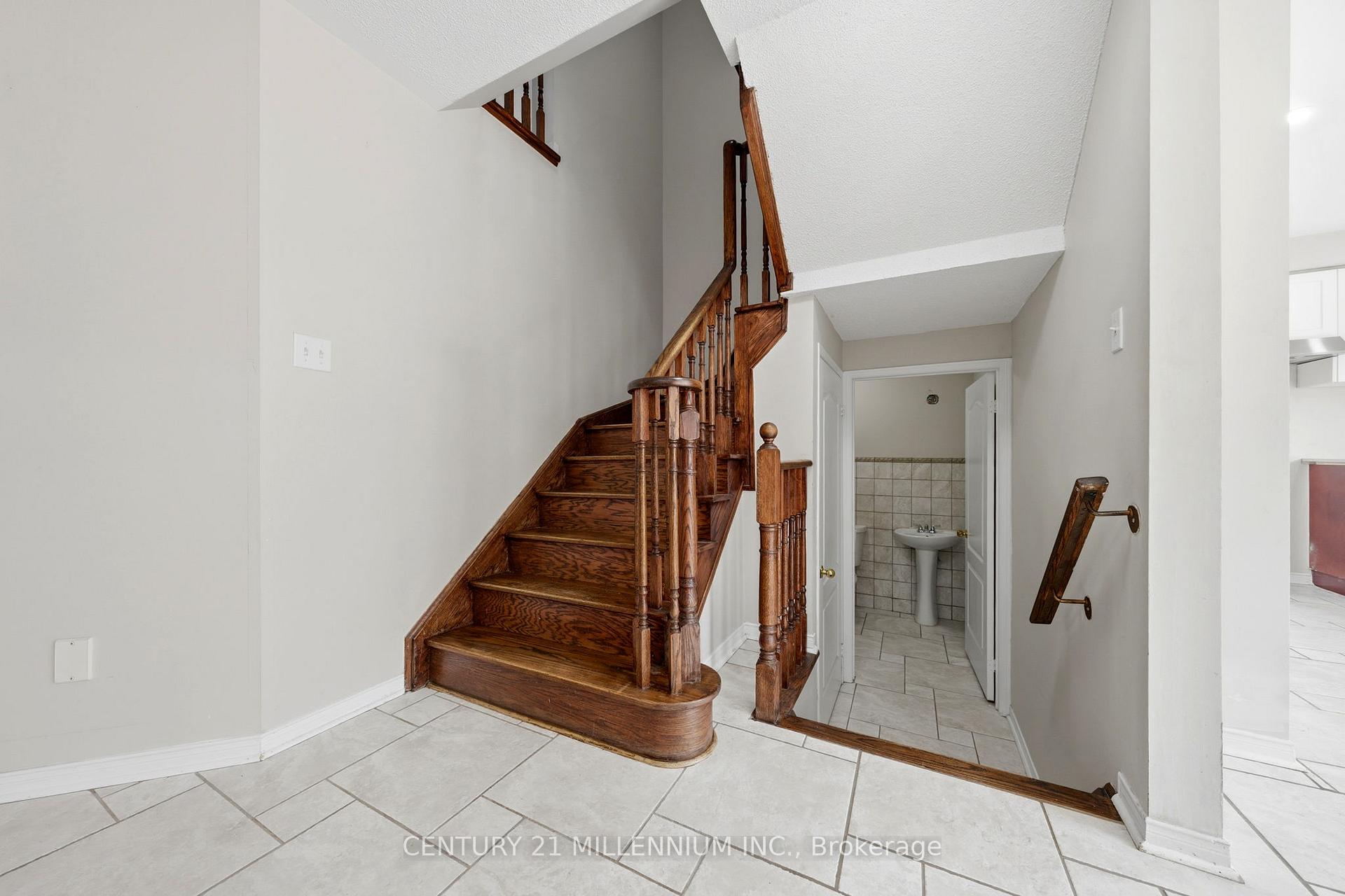 Photo 11 of 27 Hiberton Crescent, Brampton, Fletcher's Meadow — HOMEH