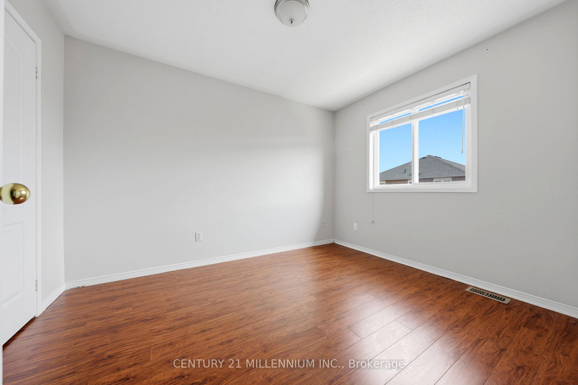 Photo 12 of 27 Hiberton Crescent, Brampton, Fletcher's Meadow — HOMEH