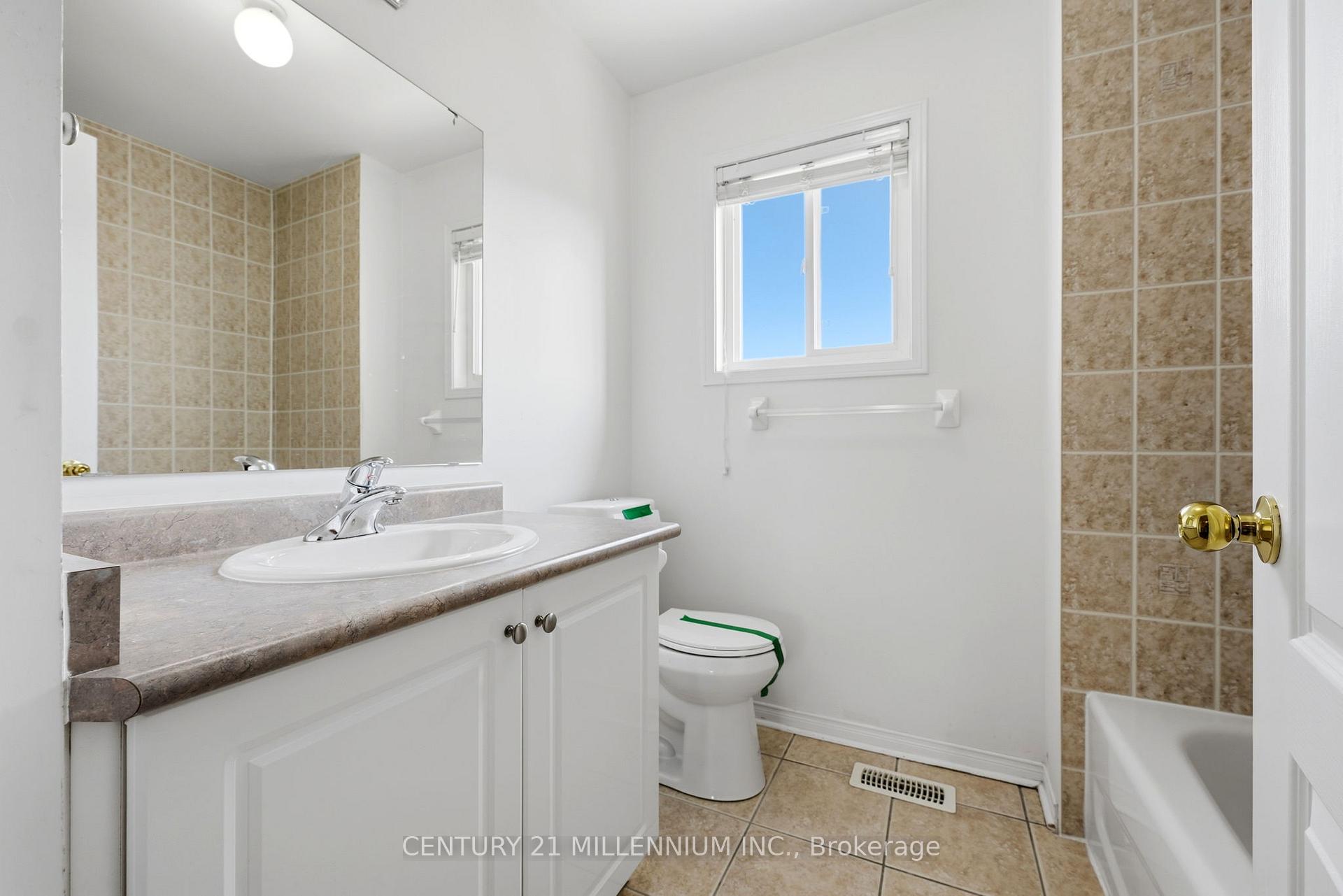 Photo 13 of 27 Hiberton Crescent, Brampton, Fletcher's Meadow — HOMEH