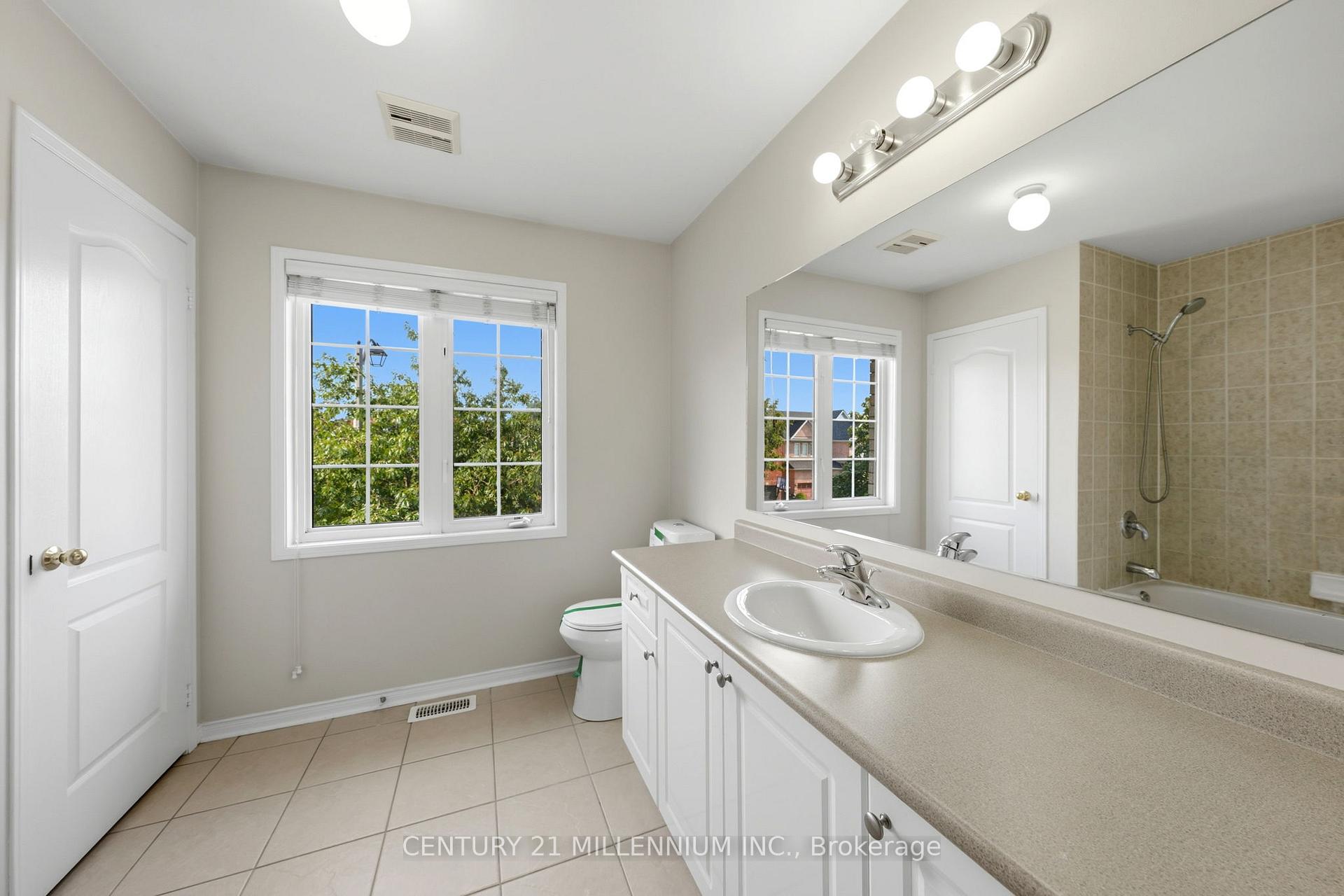 Photo 16 of 27 Hiberton Crescent, Brampton, Fletcher's Meadow — HOMEH